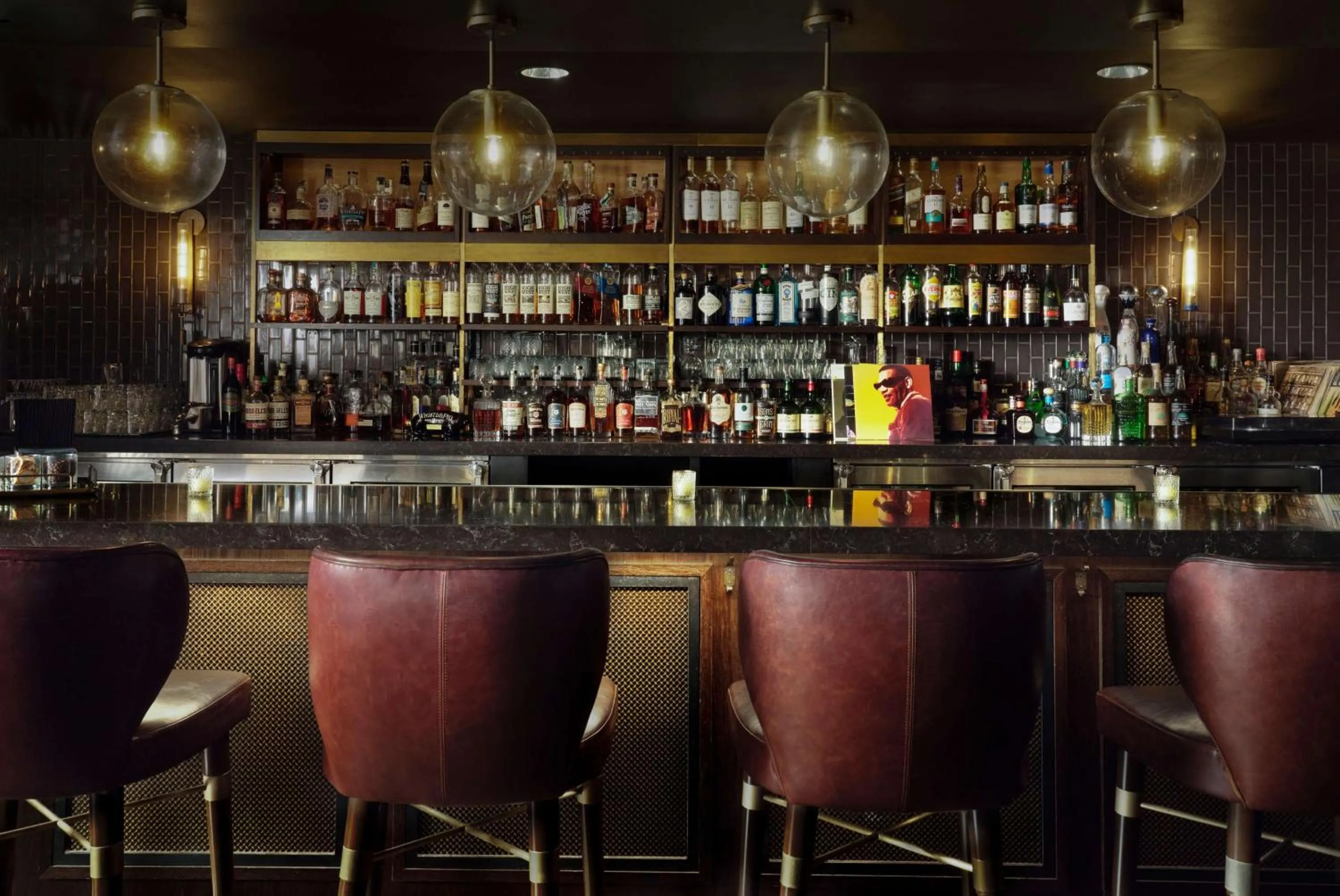 Lounge or bar in Hotel Phillips Kansas City, Curio Collection By Hilton