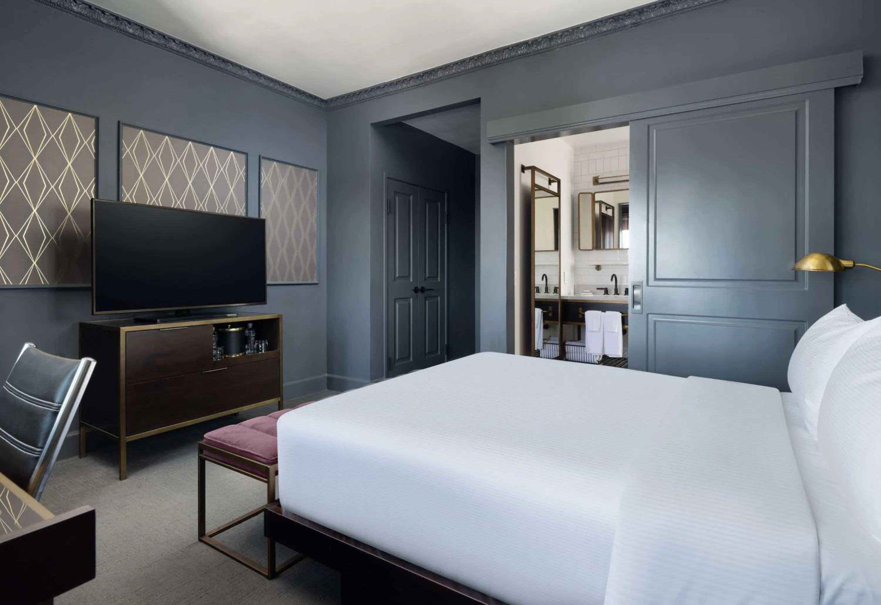 Bed in Hotel Phillips Kansas City, Curio Collection By Hilton