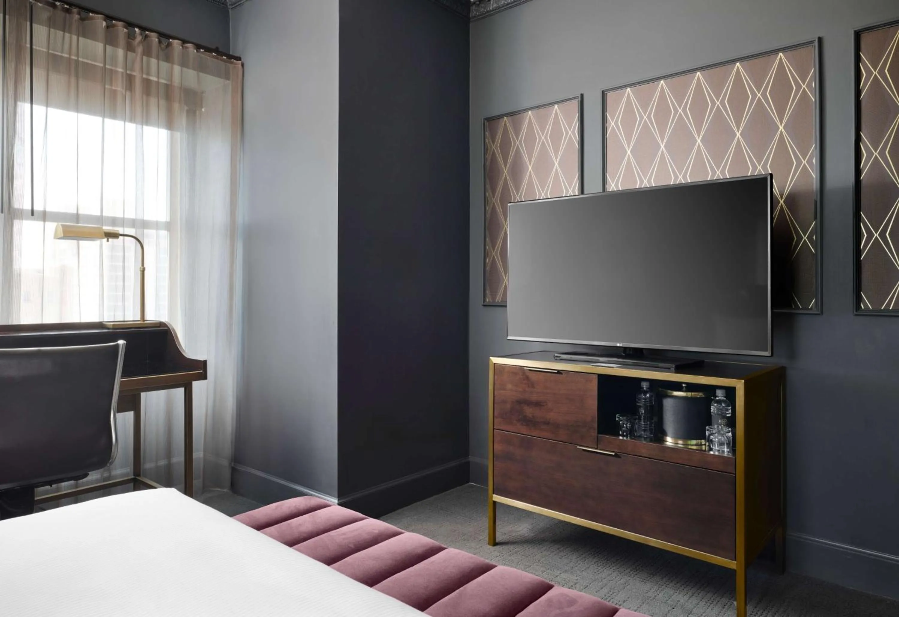 Bed in Hotel Phillips Kansas City, Curio Collection By Hilton