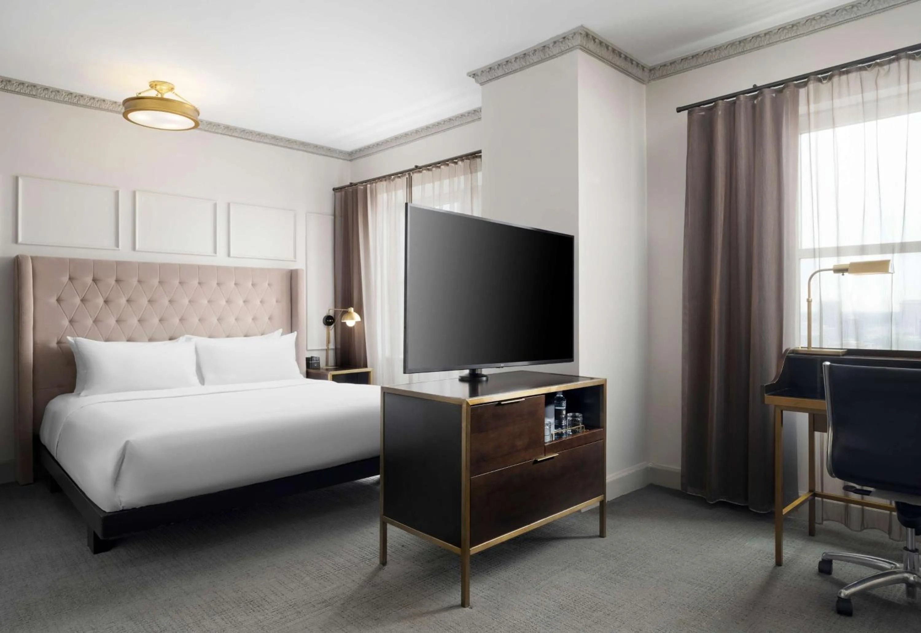 Bed in Hotel Phillips Kansas City, Curio Collection By Hilton