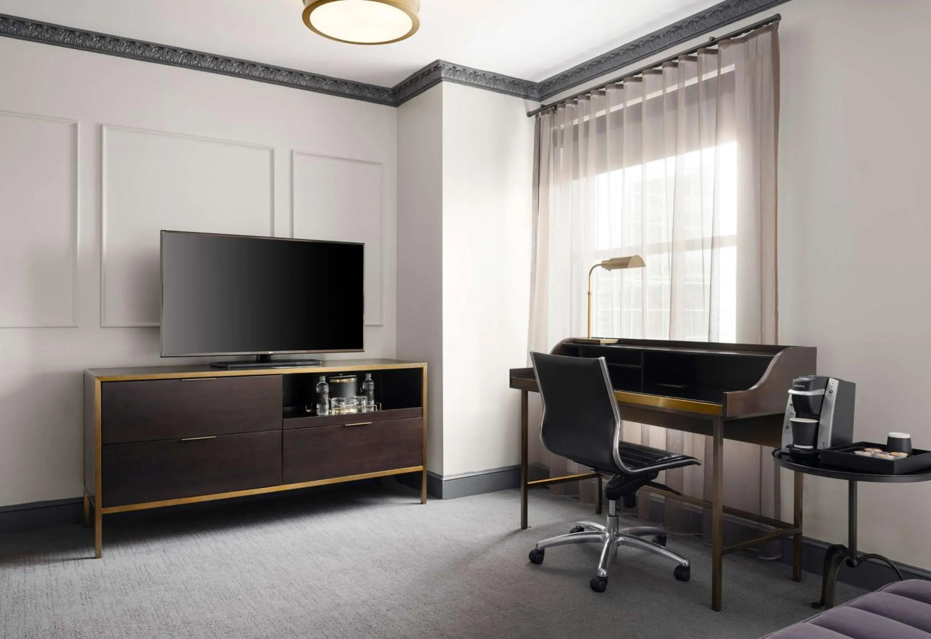 King Room in Hotel Phillips Kansas City, Curio Collection By Hilton King Room in Hotel Phillips Kansas City, Curio Collection By Hilton