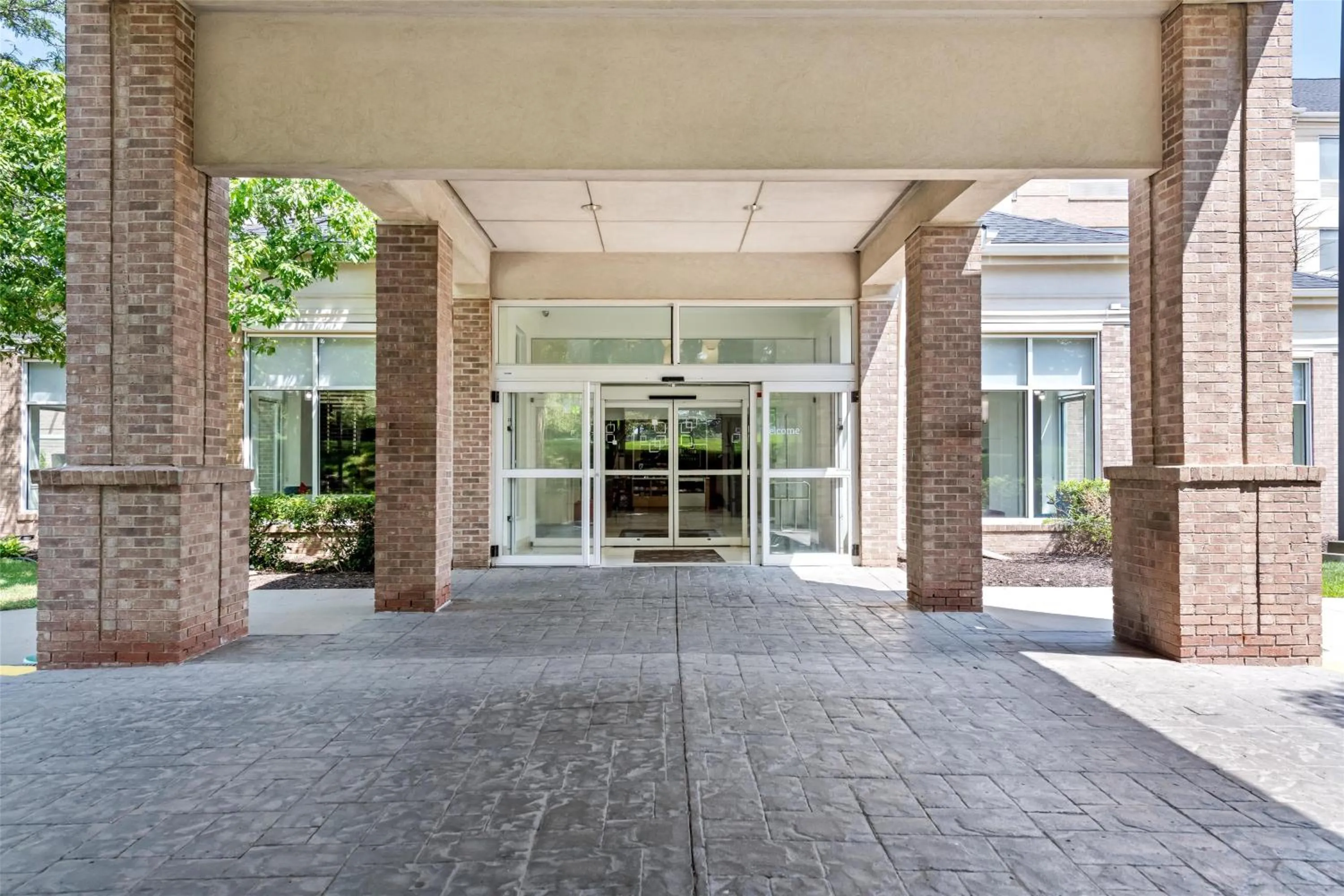 Property building in Hilton Garden Inn Overland Park