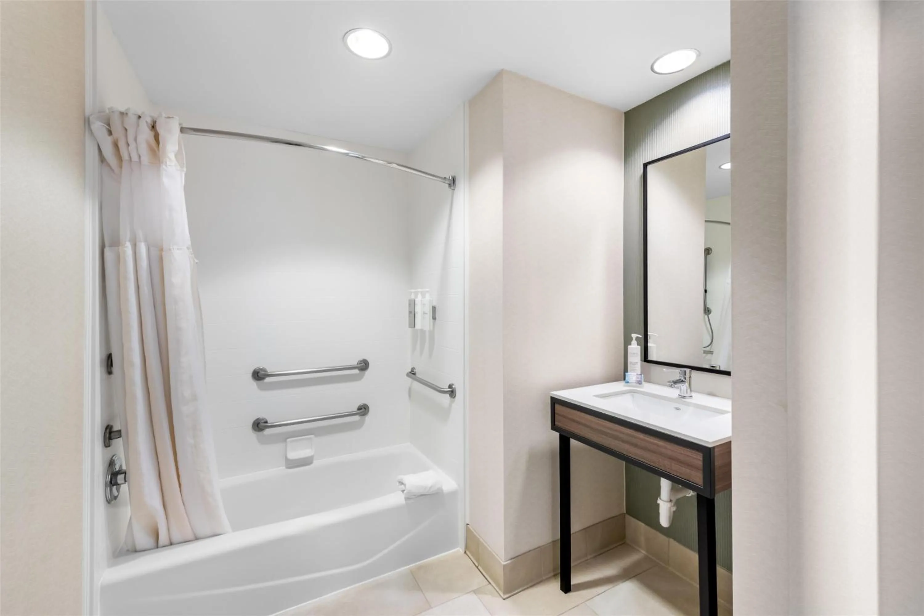 Bed in Hilton Garden Inn Overland Park