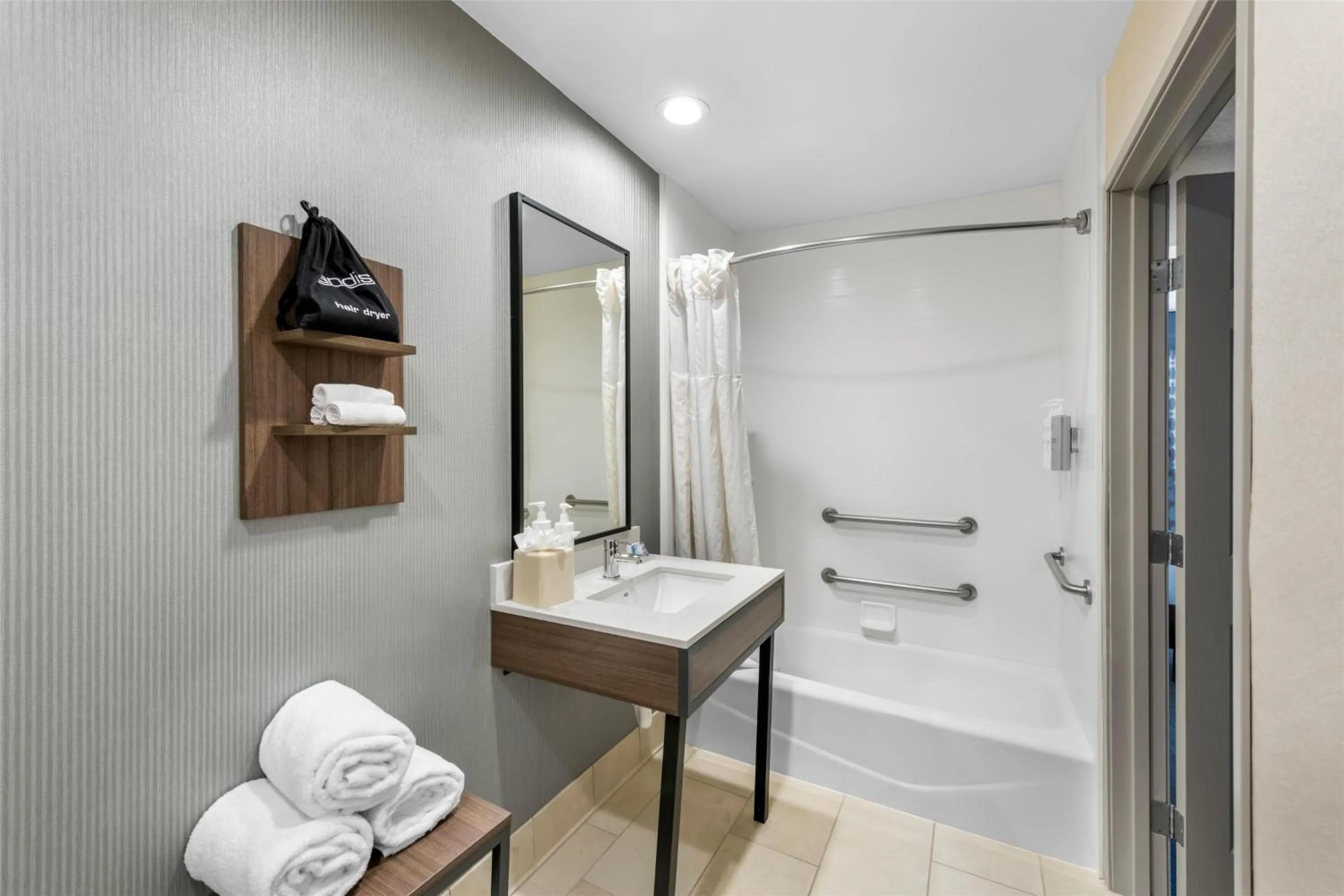 Bathroom in Hilton Garden Inn Overland Park