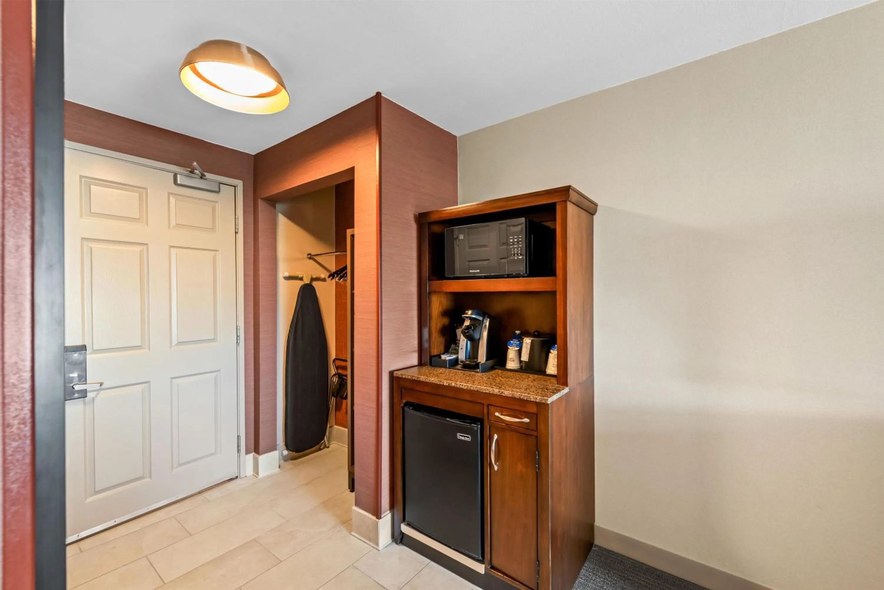 Bedroom in Hilton Garden Inn Overland Park