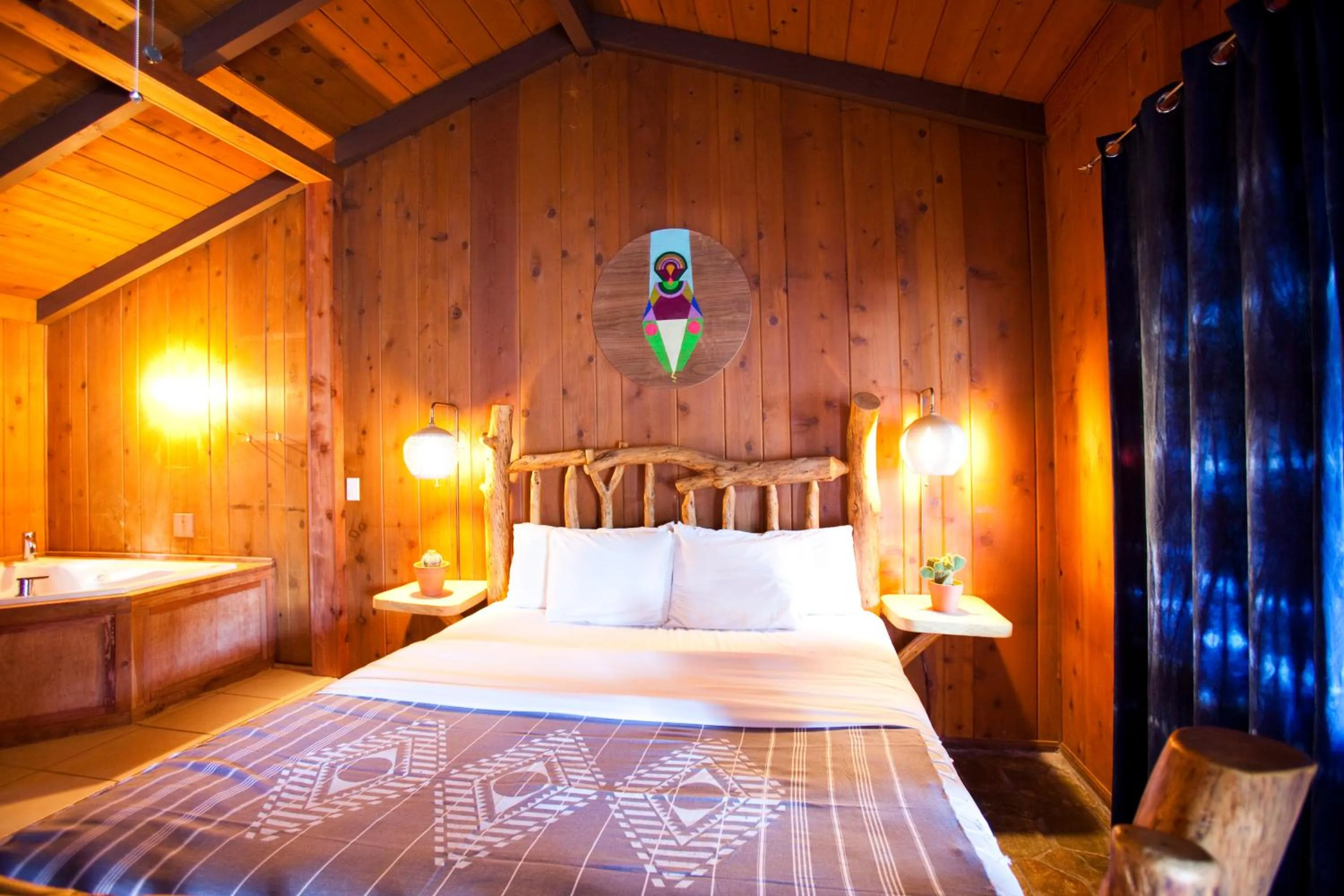 Bed in Ojai Rancho Inn