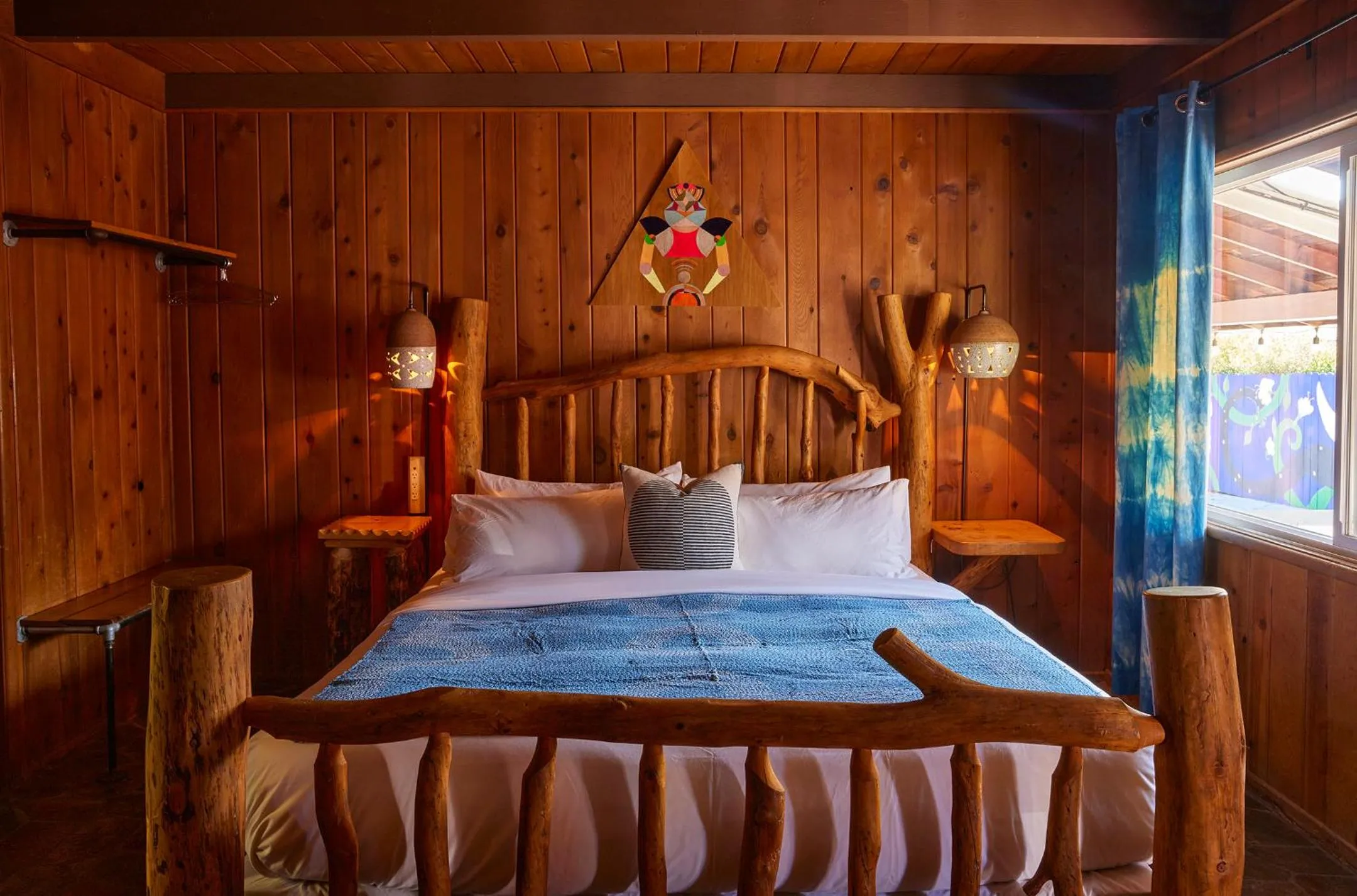 Bed in Ojai Rancho Inn