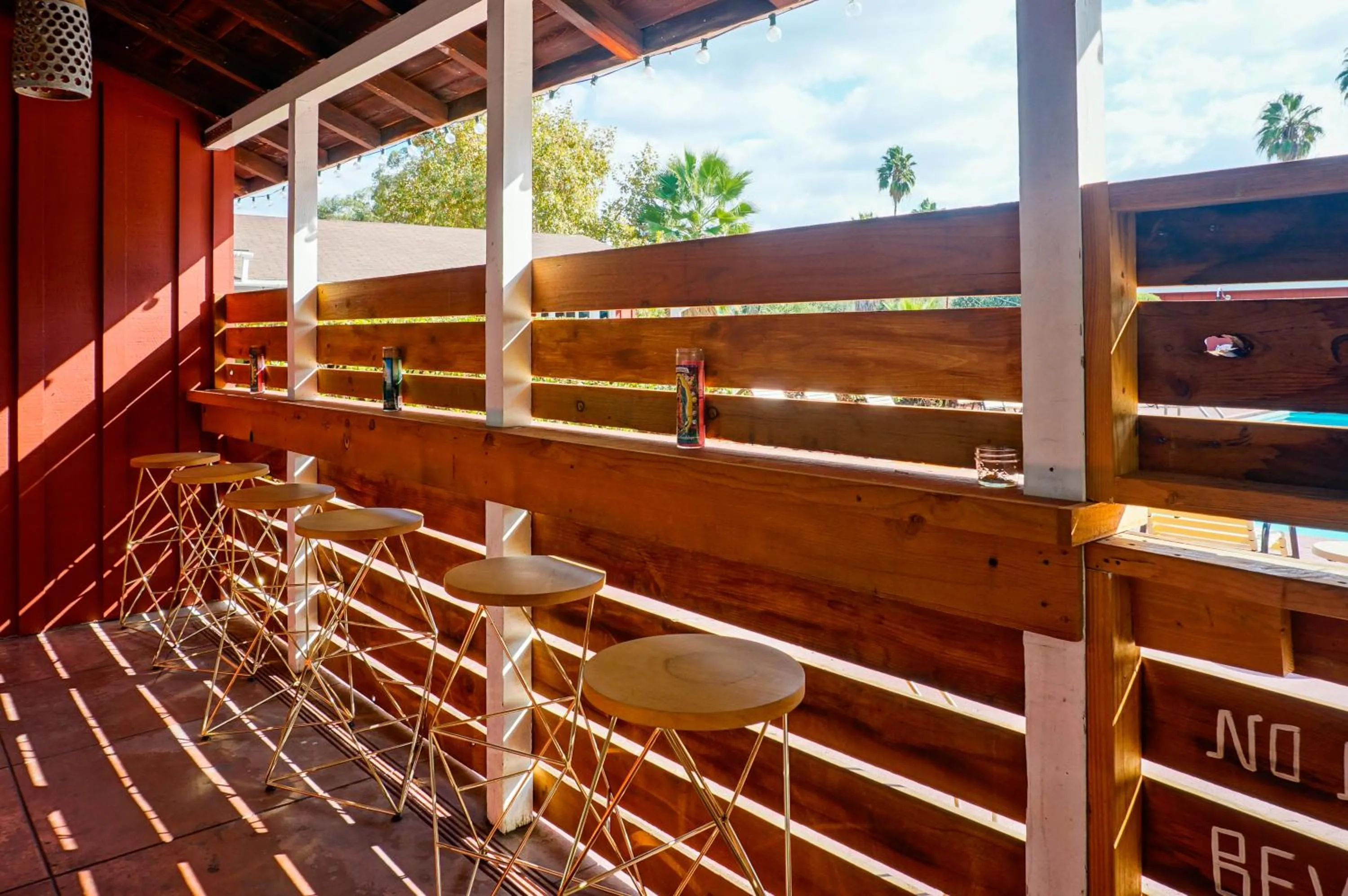 Lounge or bar in Ojai Rancho Inn