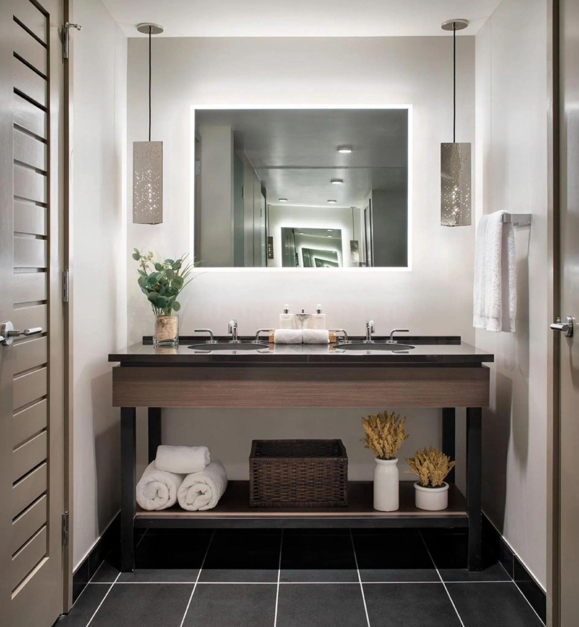 Photo of the whole room in Viceroy Snowmass