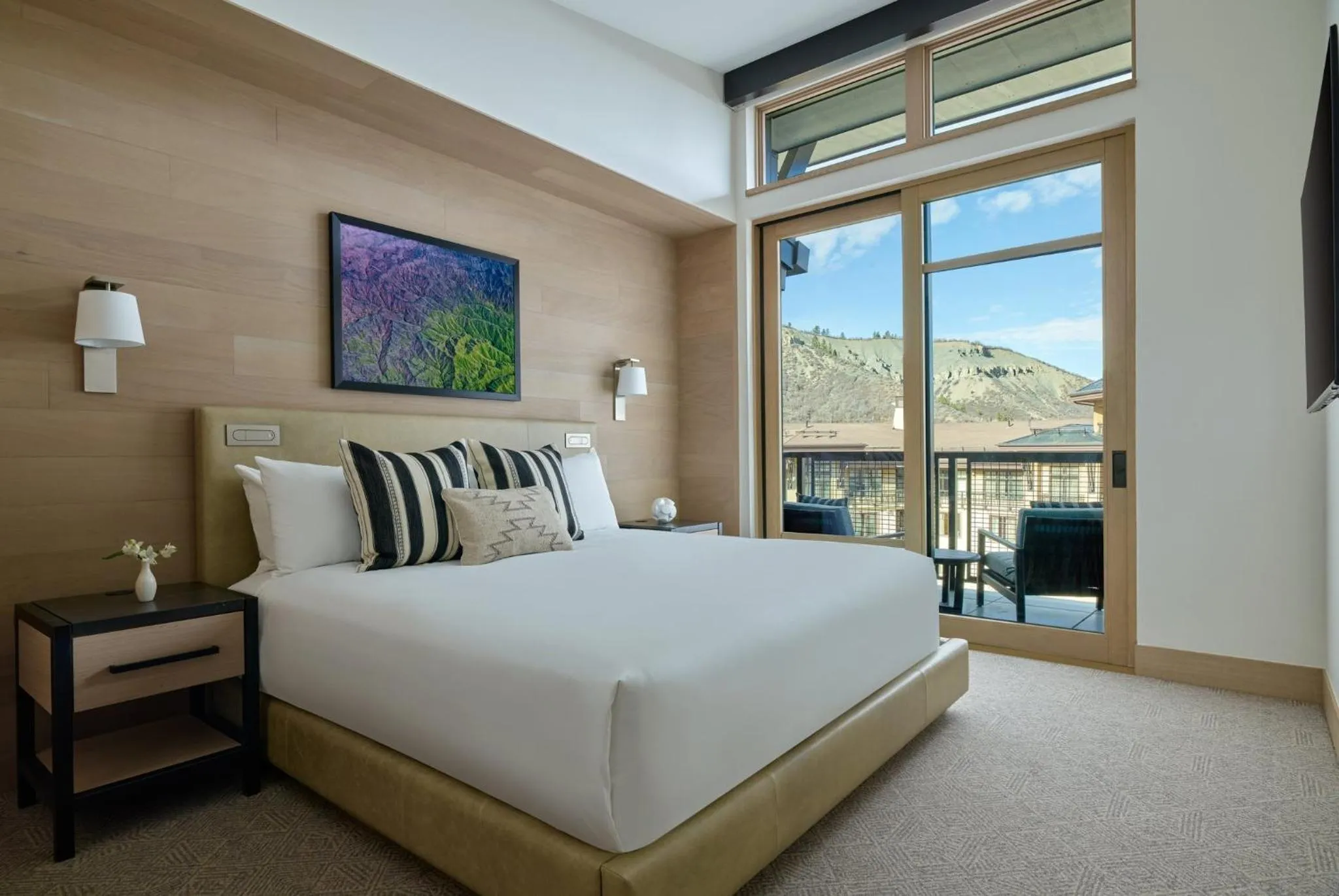 Photo of the whole room, Bed in Viceroy Snowmass