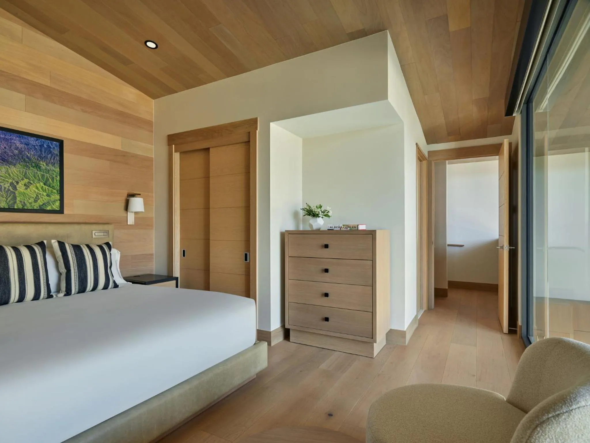 Photo of the whole room, Bed in Viceroy Snowmass