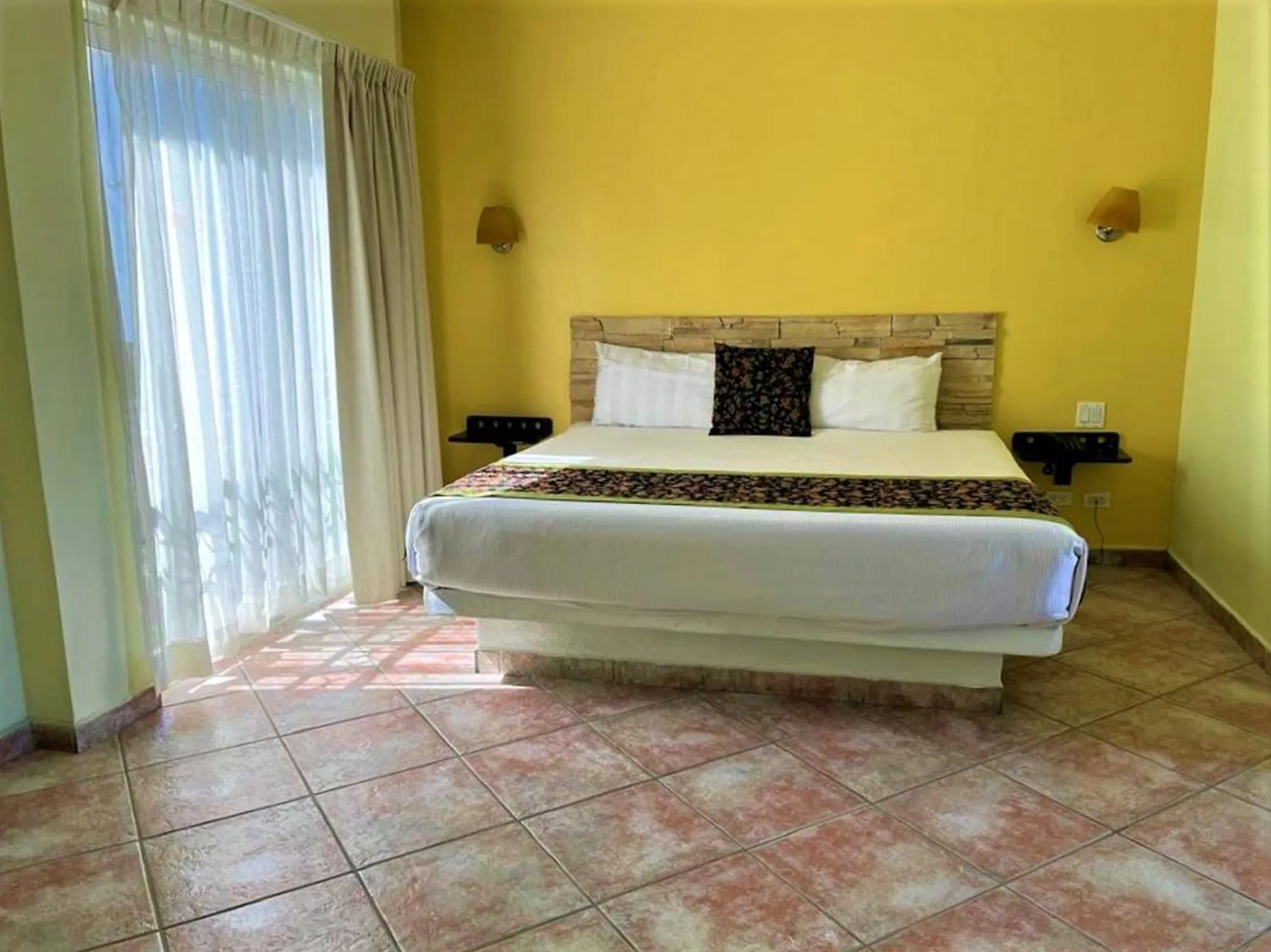 Bedroom, Bed in Seven Crown Express & Suites by Kavia