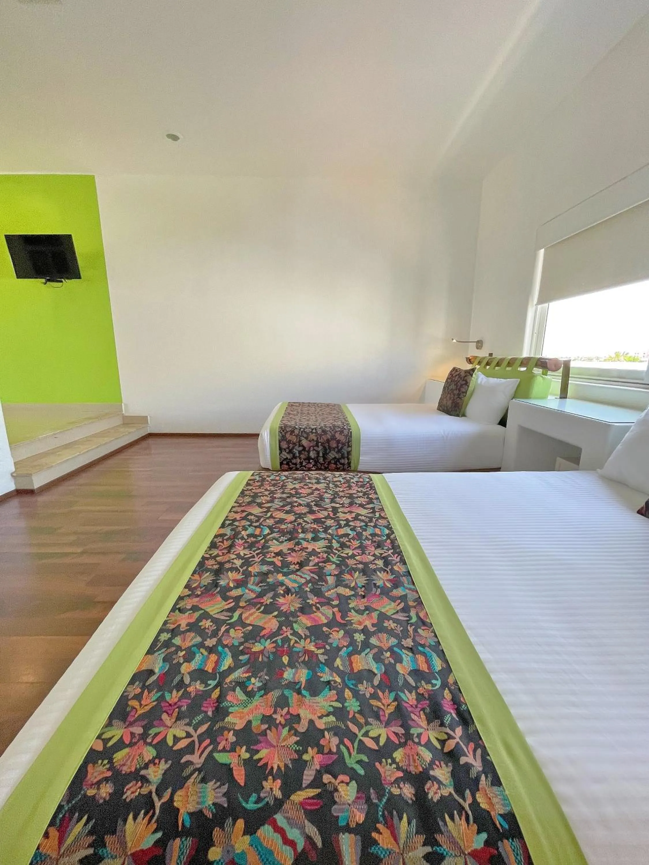 Photo of the whole room, Bed in Seven Crown Express & Suites by Kavia