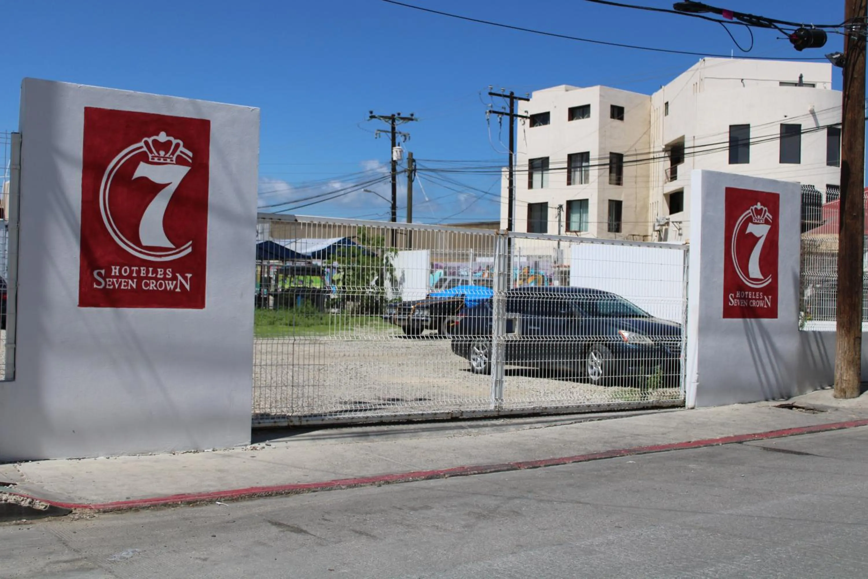 Parking in Seven Crown Express & Suites by Kavia