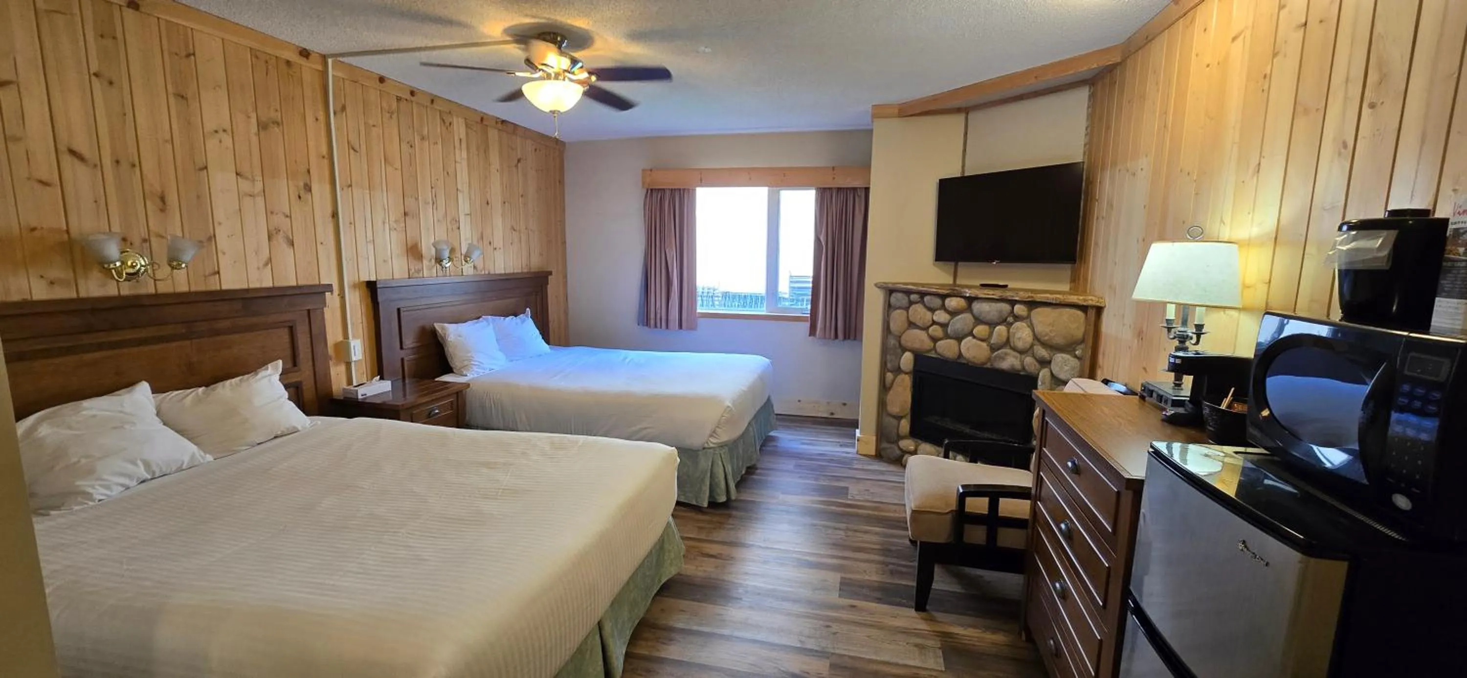 Bedroom, Bed in Aspen Village