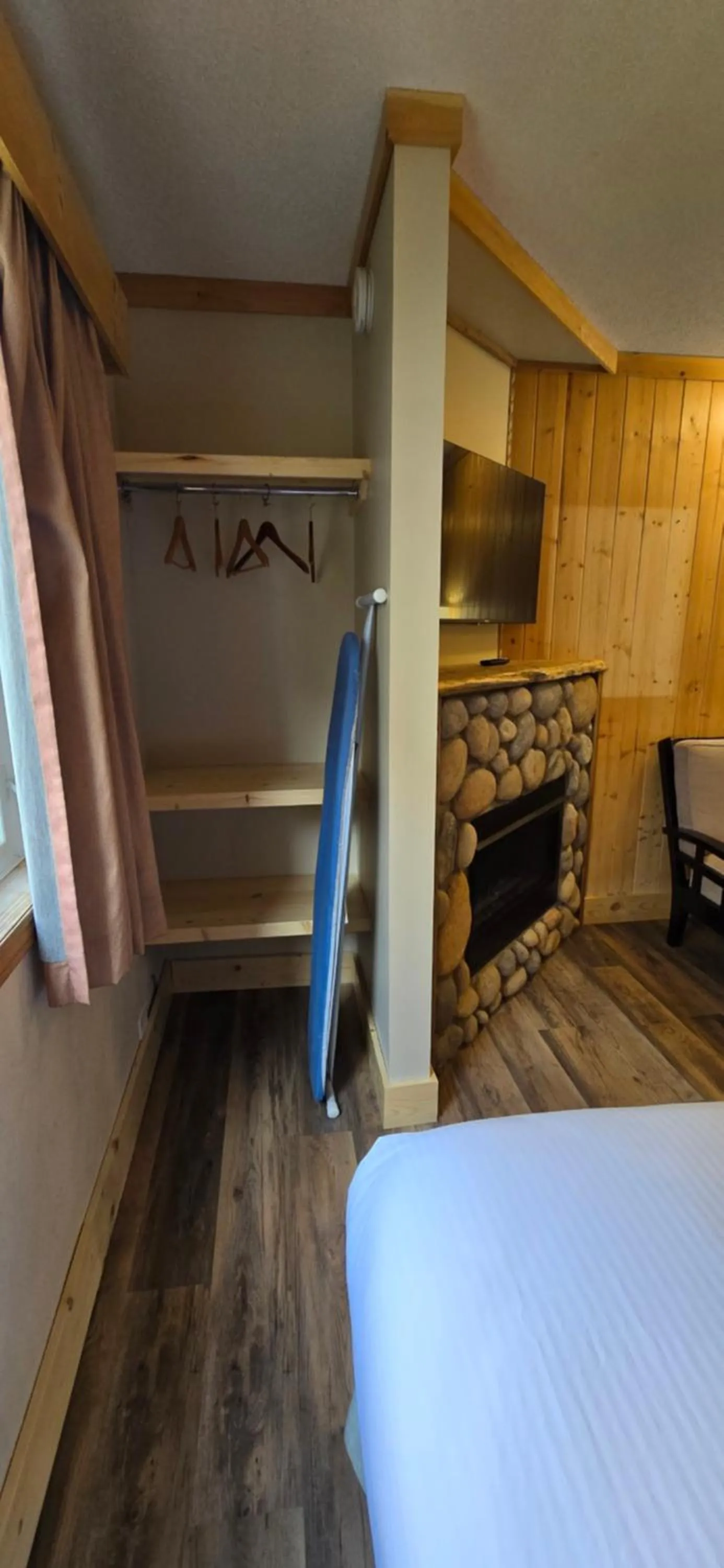 flat iron, Bed in Aspen Village