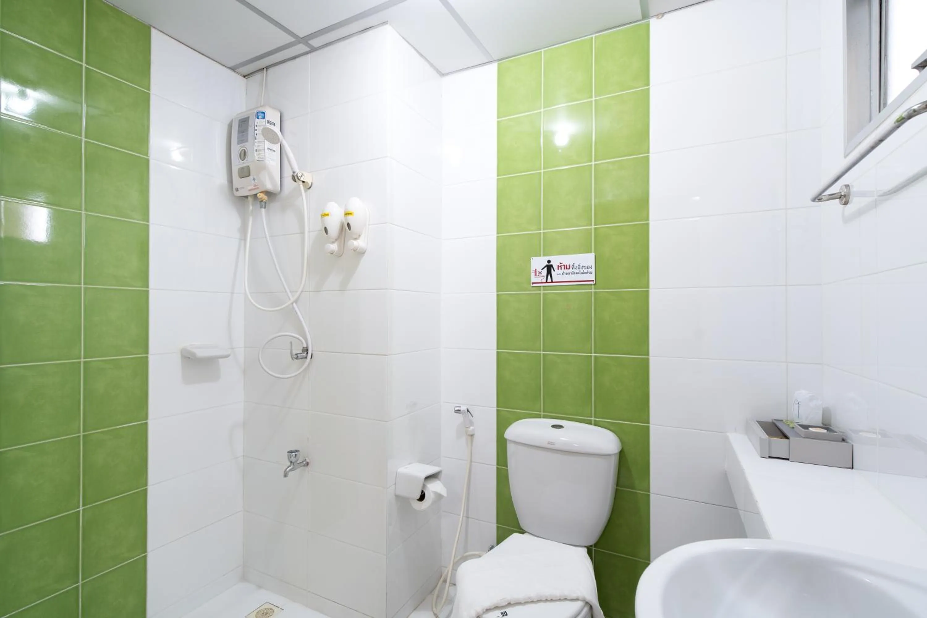 Shower in P-Park Suvarnabhumi