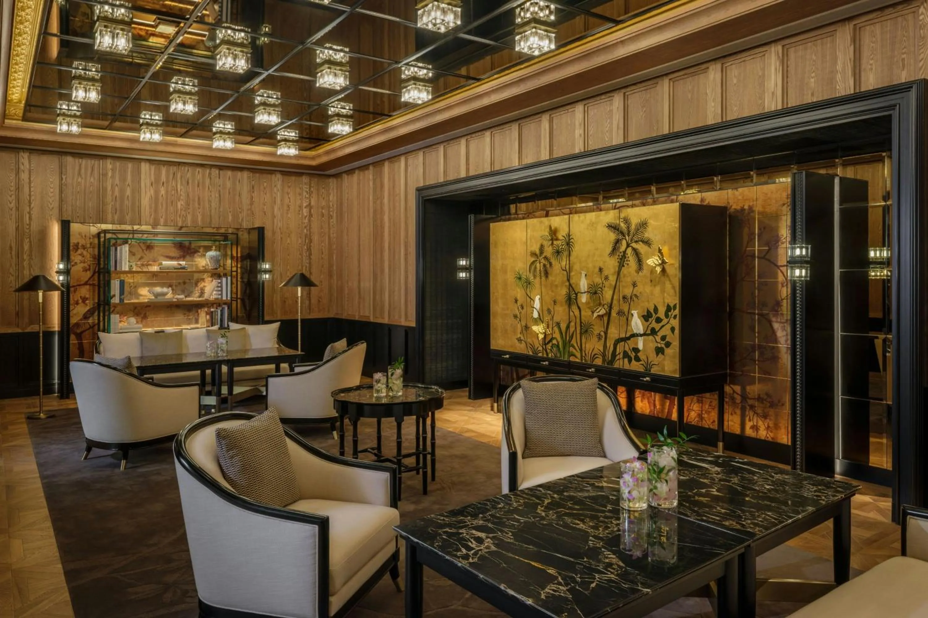 Lounge or bar in The Laurus, a Luxury Collection Resort, Singapore