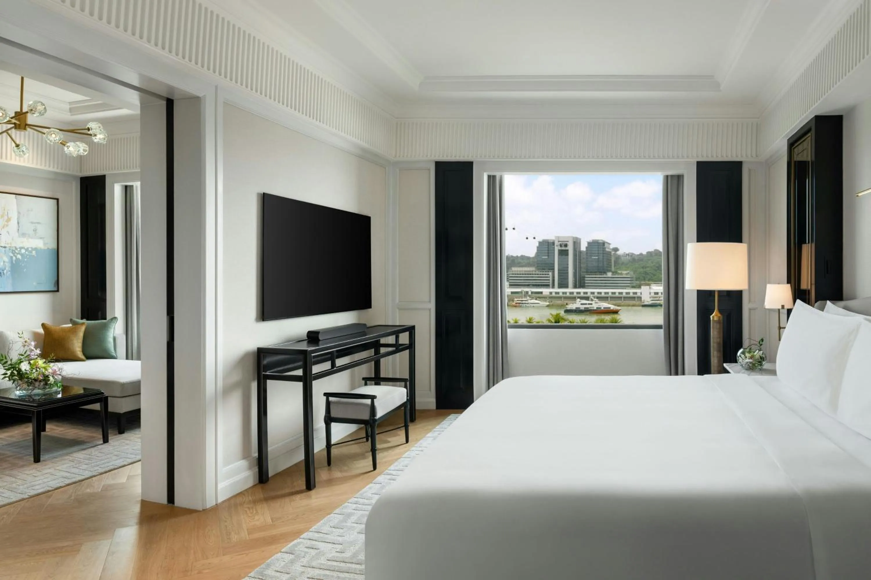 Bedroom, Bed in The Laurus, a Luxury Collection Resort, Singapore