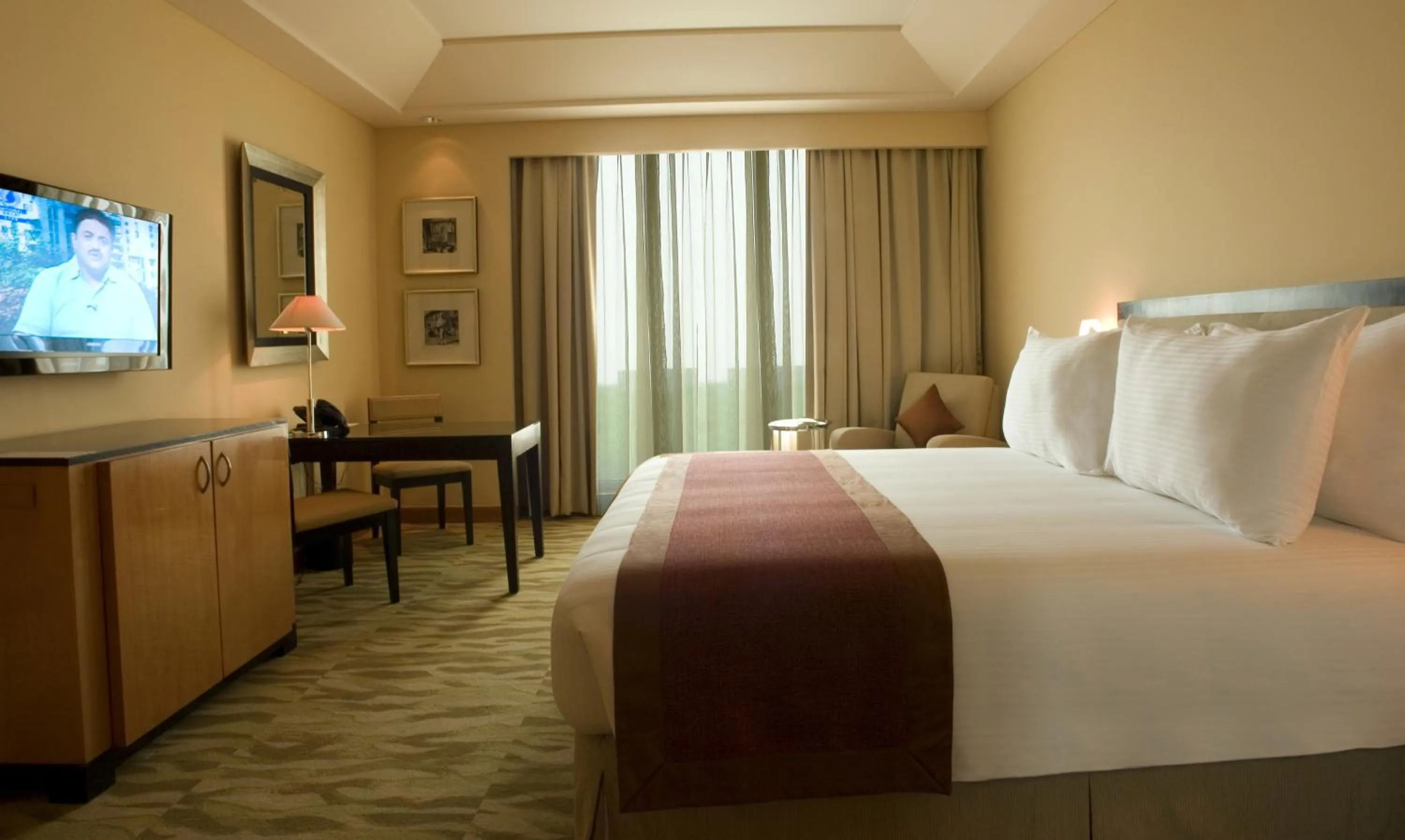 Bed in The Grand New Delhi