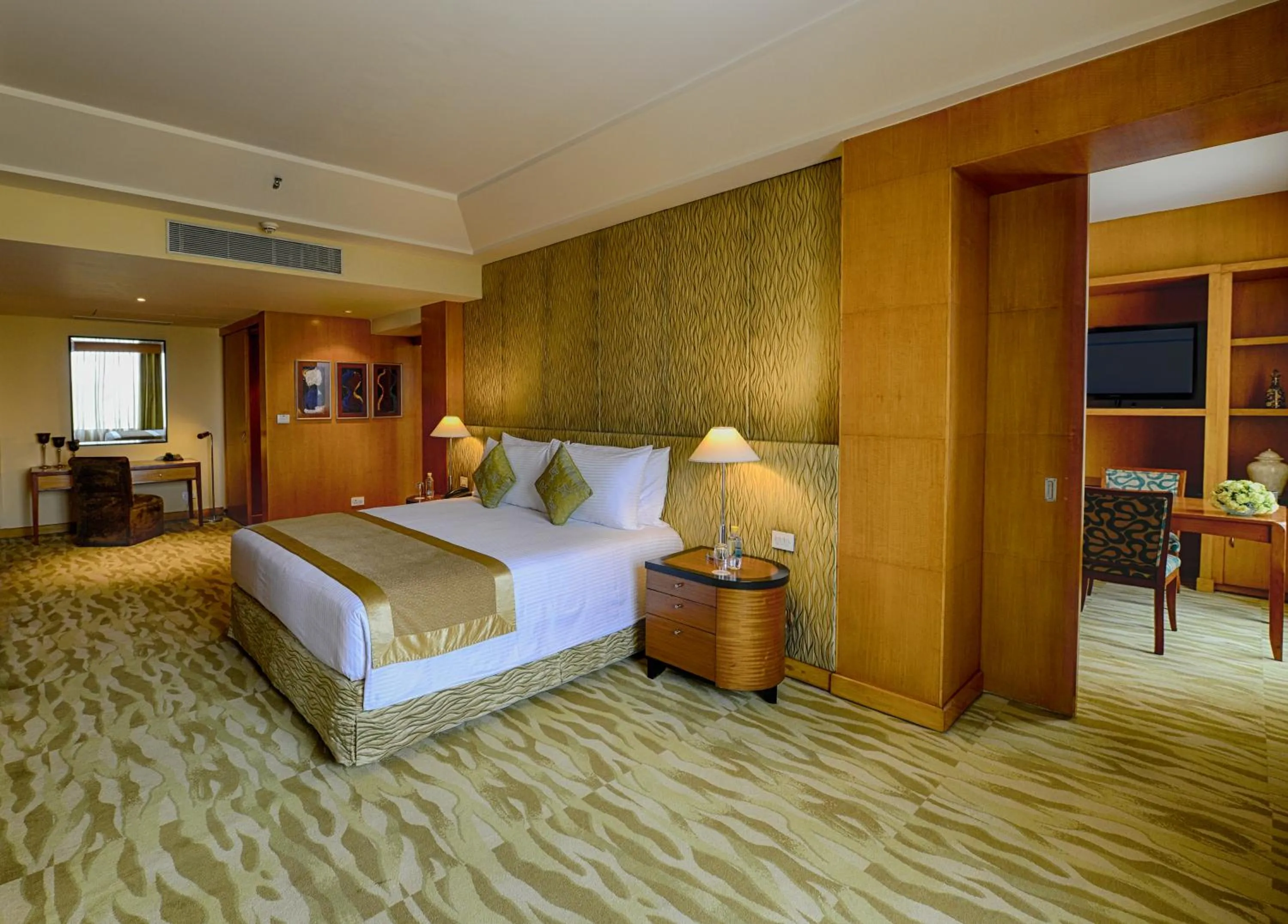 Bedroom, Bed in The Grand New Delhi