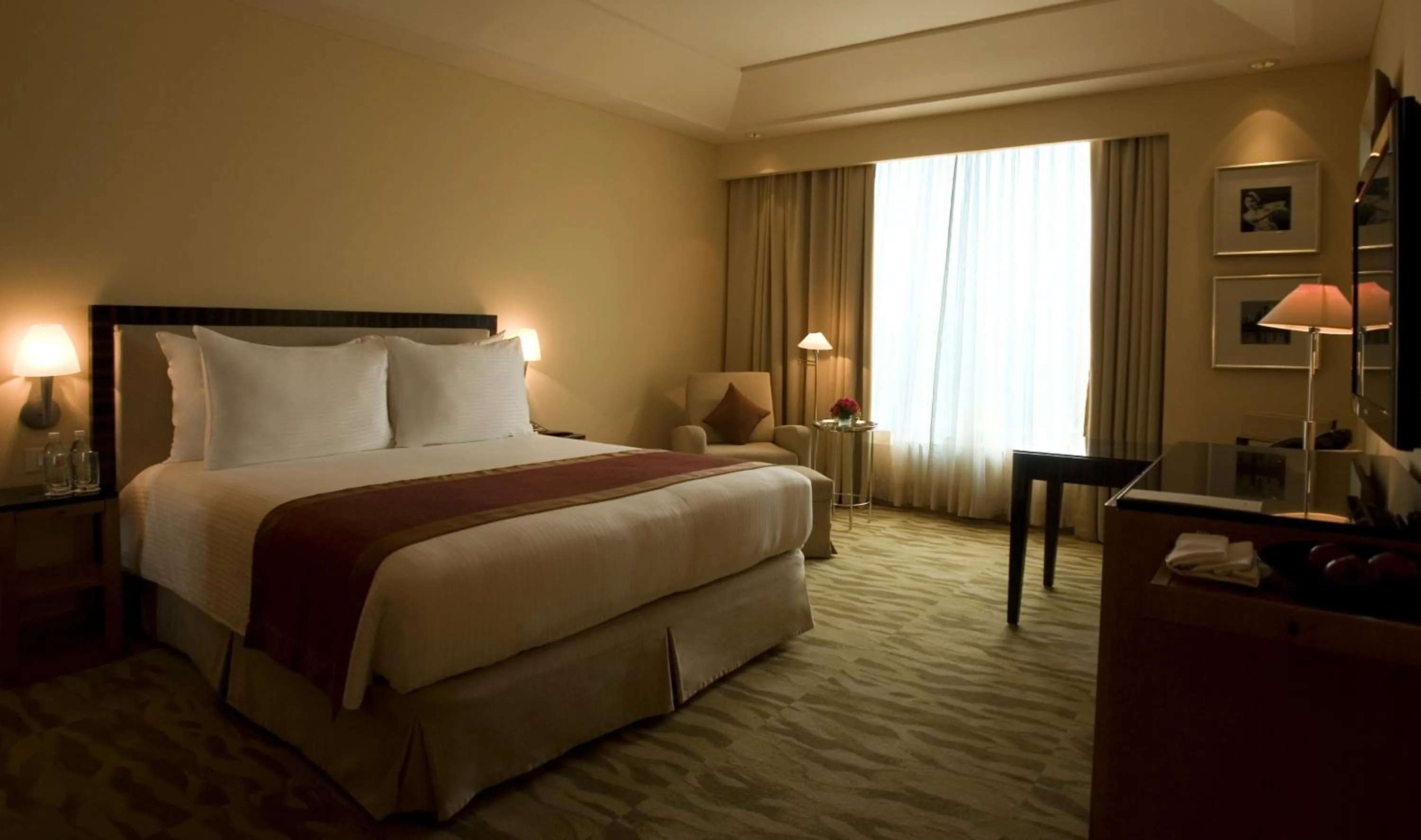 Bed in The Grand New Delhi