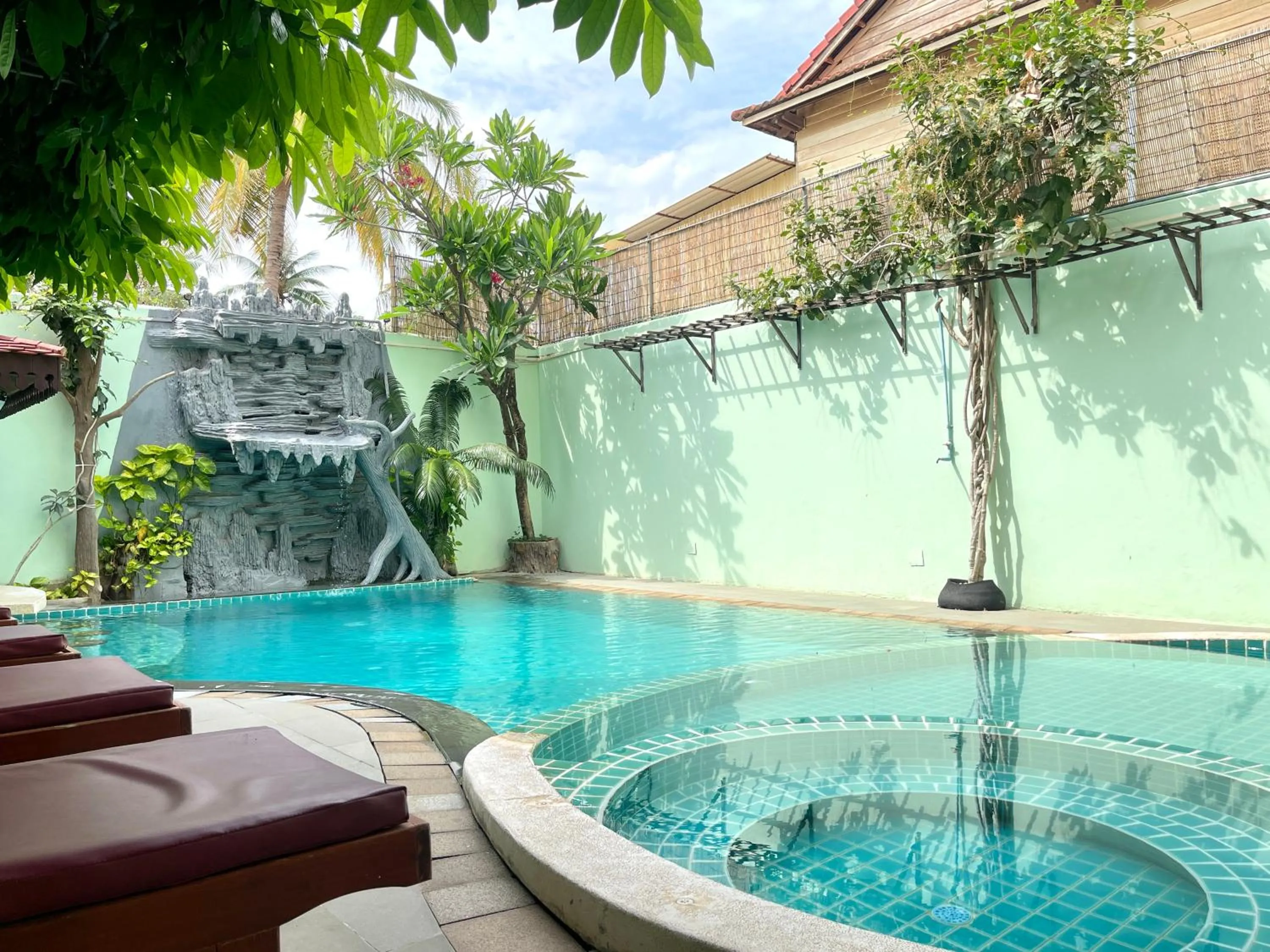 Swimming pool in Siem Reap Riverside Hotel
