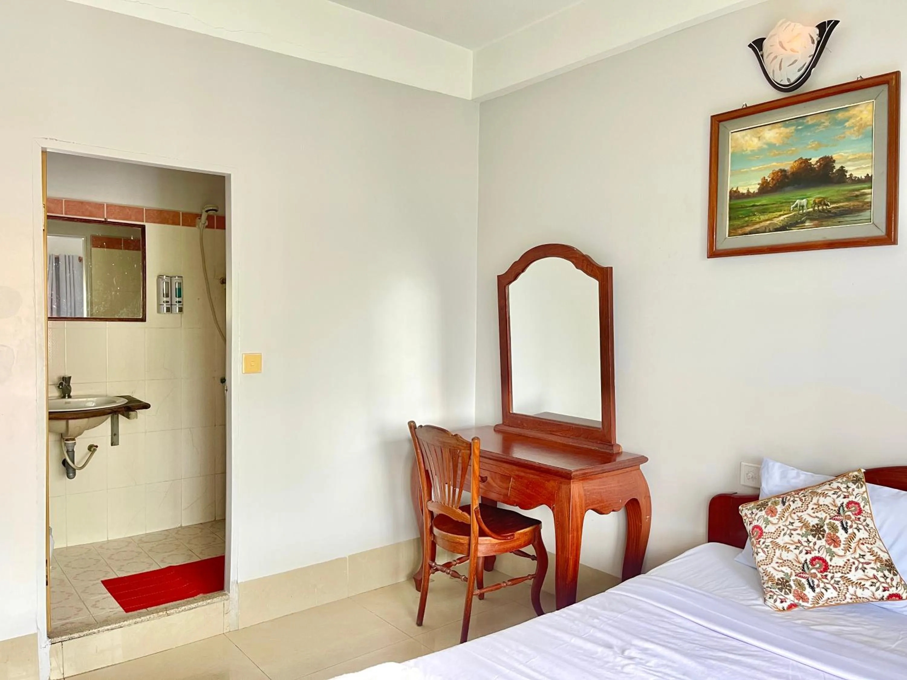 Bathroom, Bed in Siem Reap Riverside Hotel