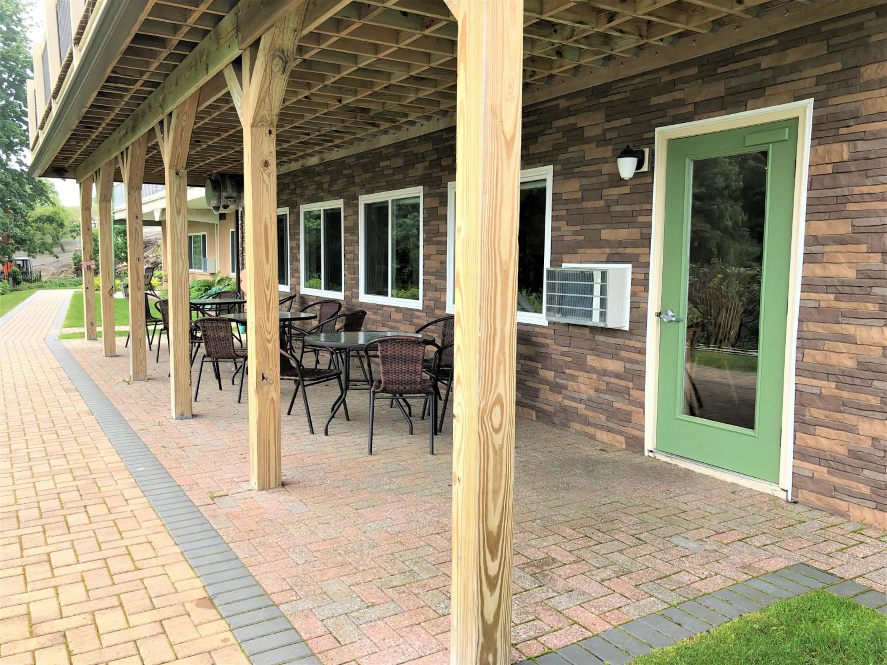 Atlantic Eyrie Lodge