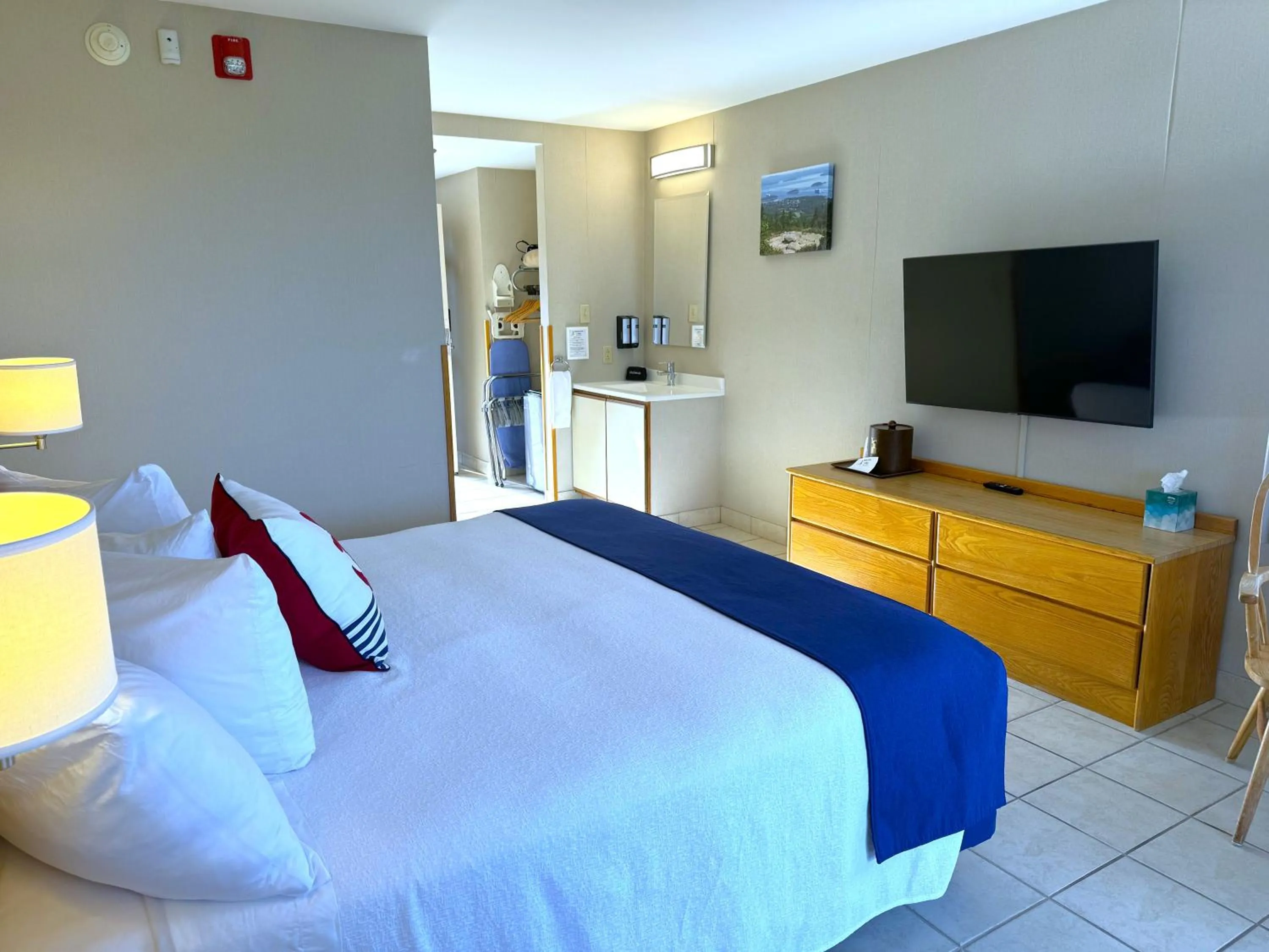 Bed in Atlantic Eyrie Lodge