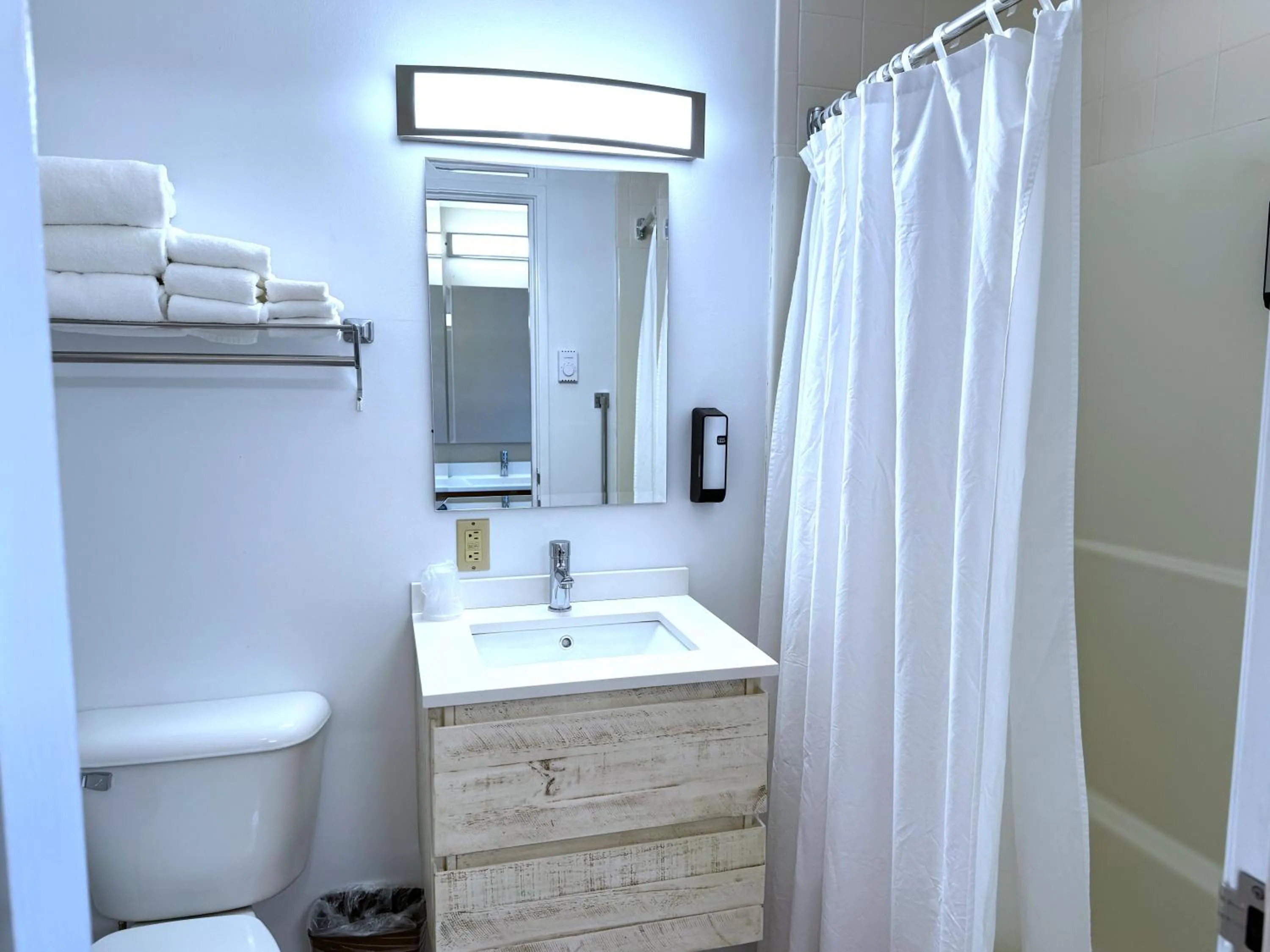 Atlantic Eyrie Lodge