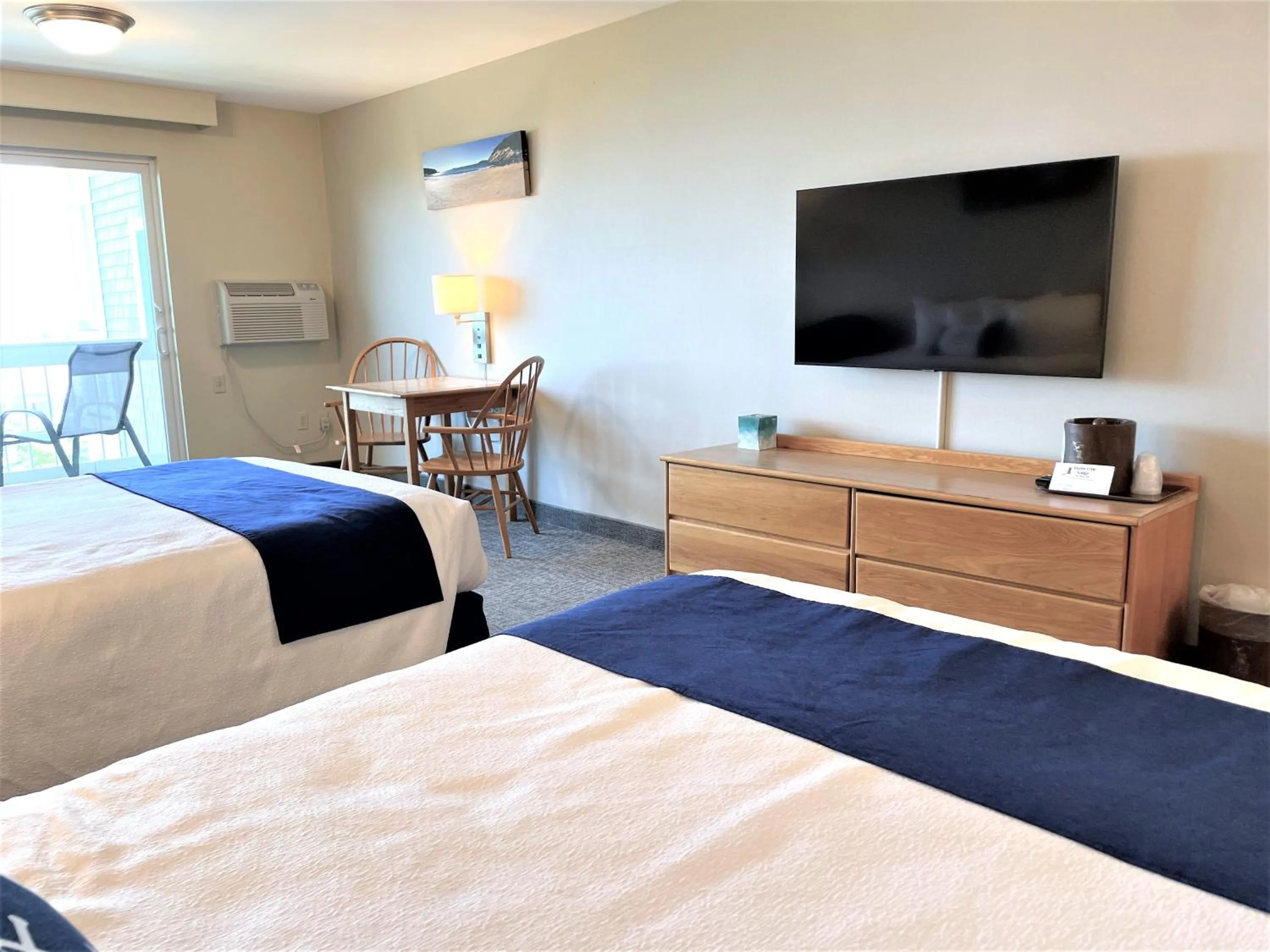 Bed in Atlantic Eyrie Lodge