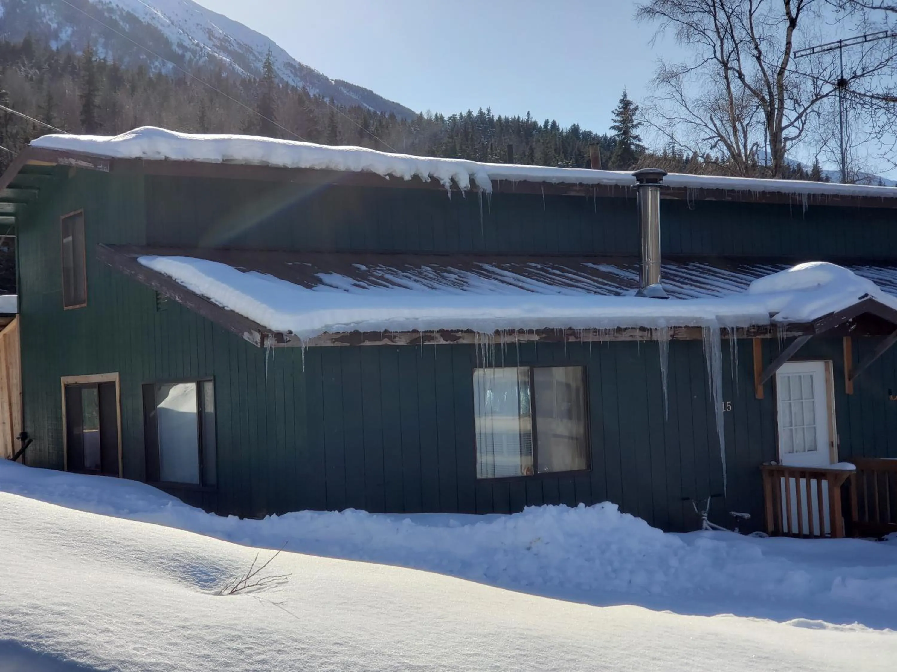 Property building in Gwin's Lodge & Roadhouse