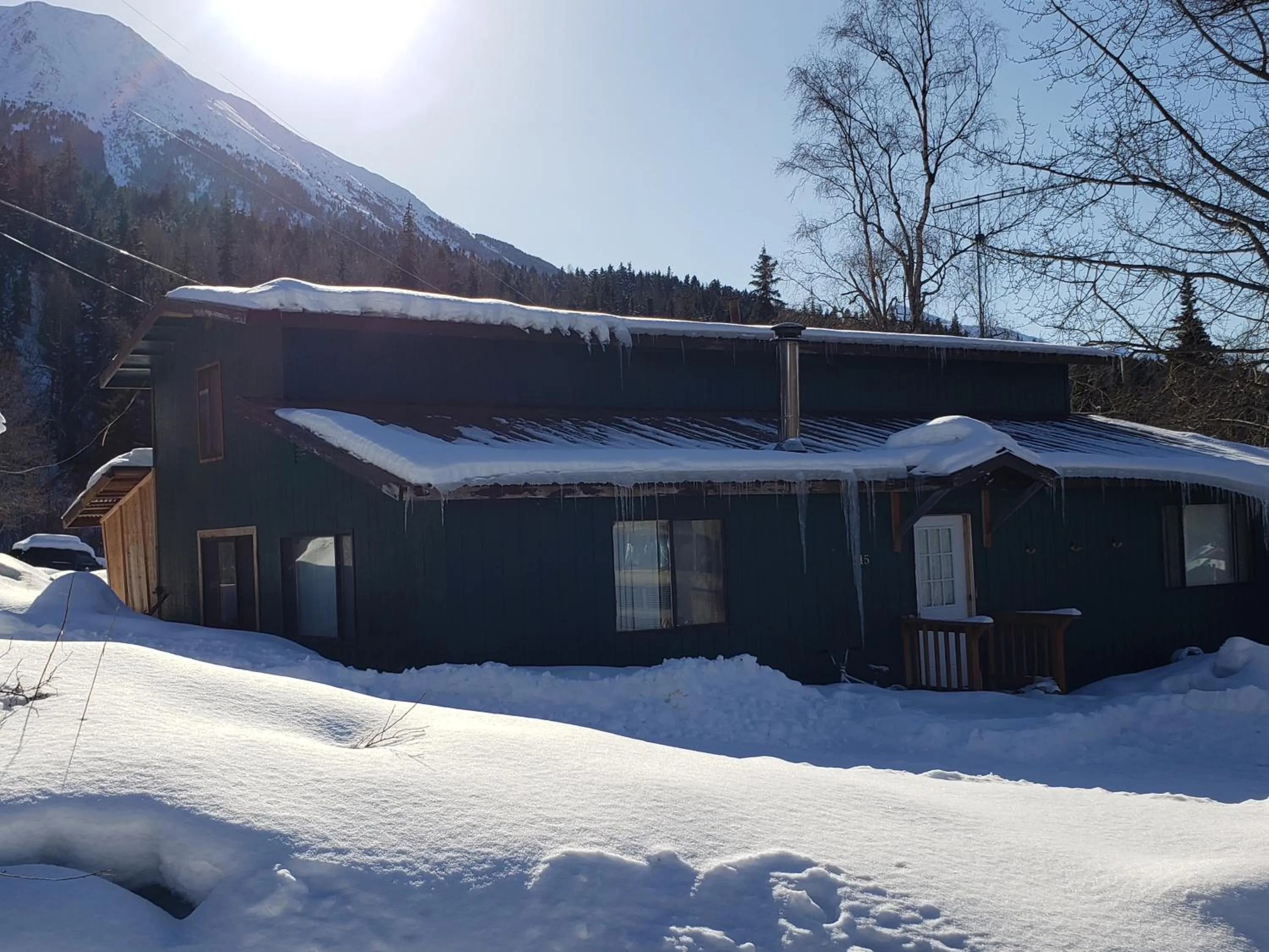 Property building in Gwin's Lodge & Roadhouse
