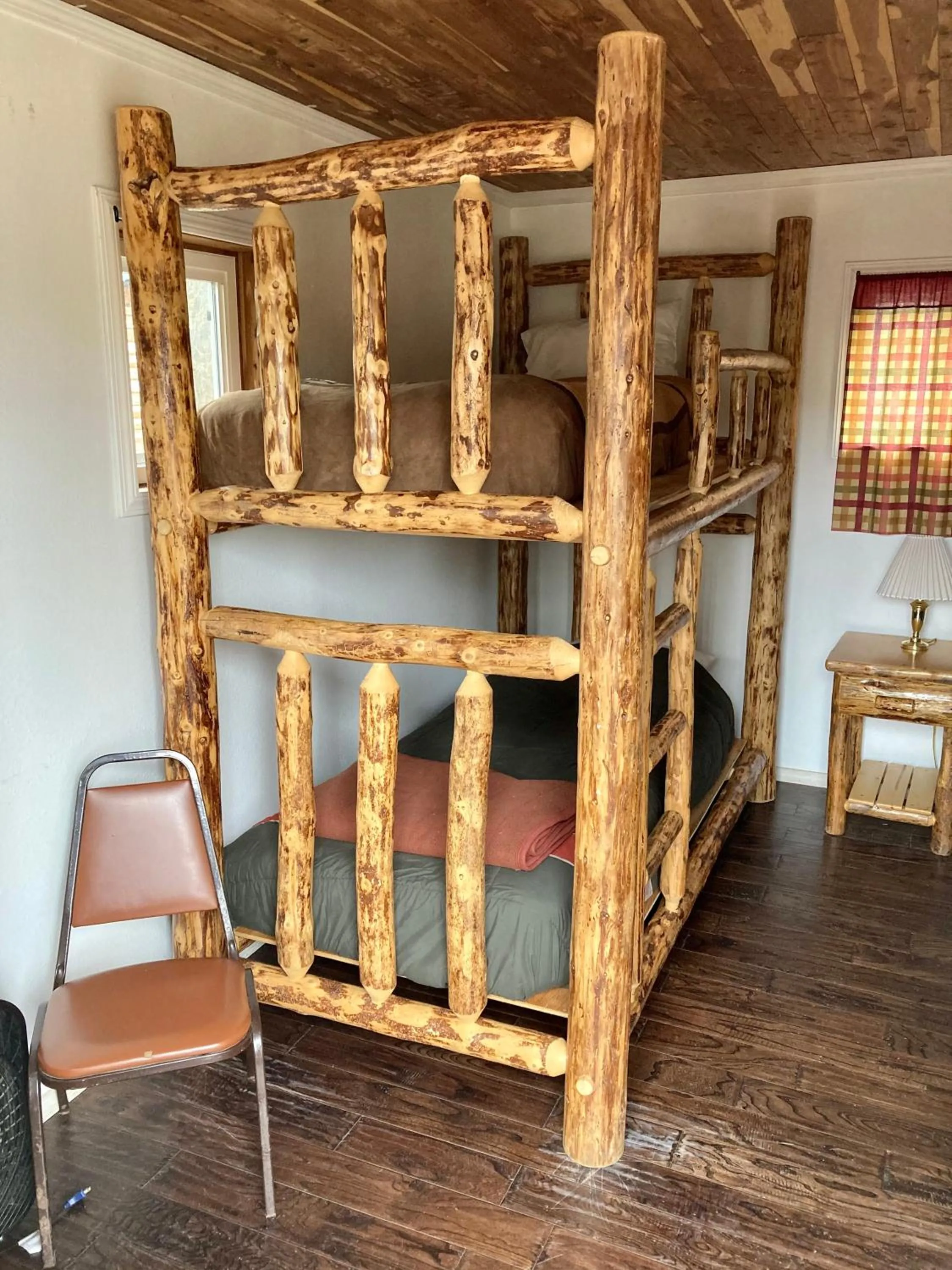 Bed in Gwin's Lodge & Roadhouse