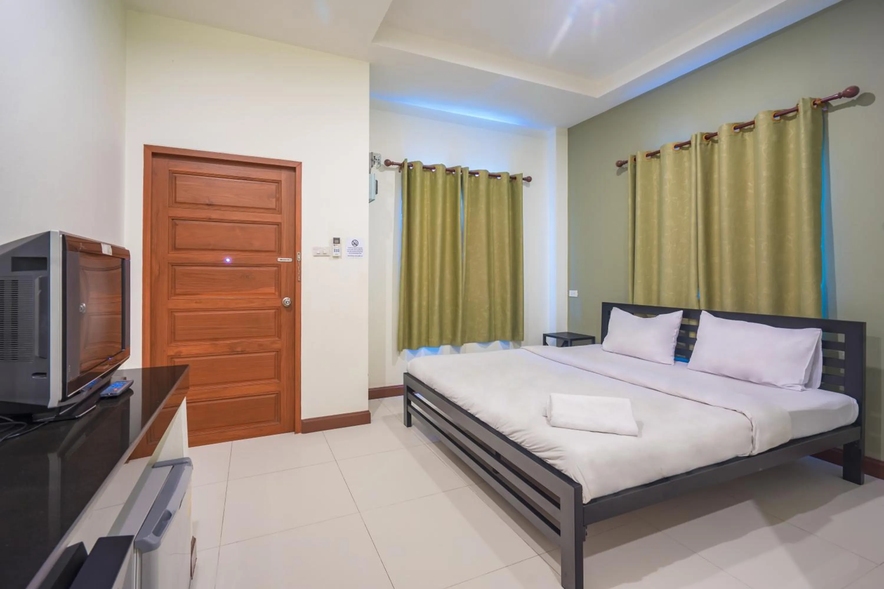 Bed in Suphan Lake Hometel