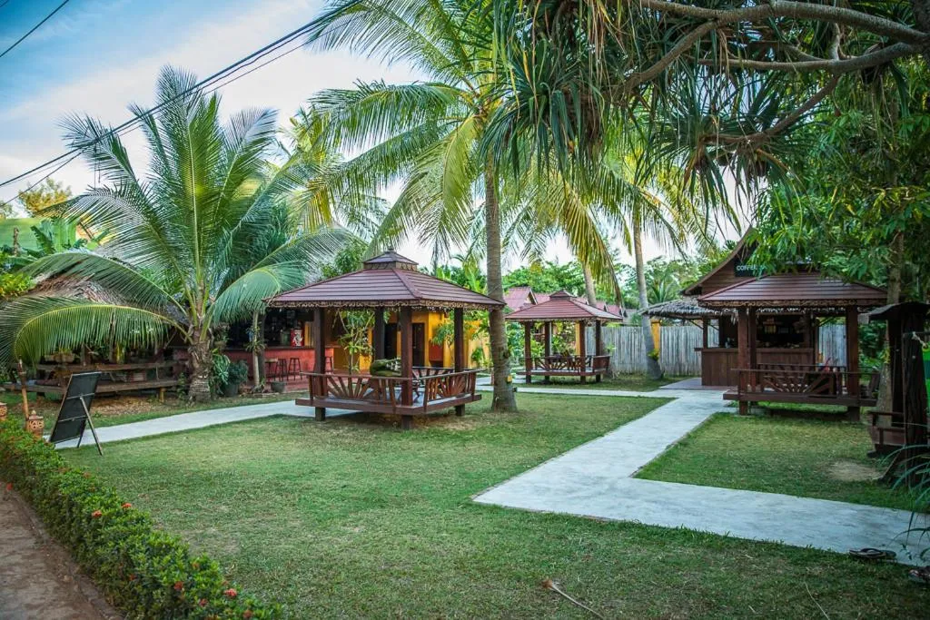 Restaurant/places to eat in Lanta Pearl Beach Resort