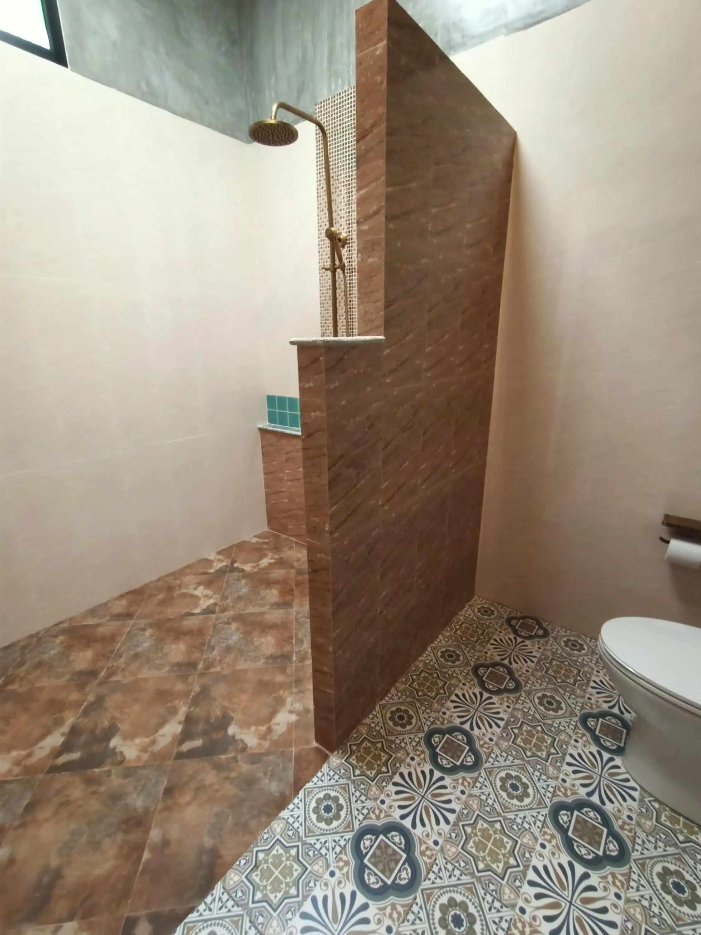 Shower in Lanta Pearl Beach Resort