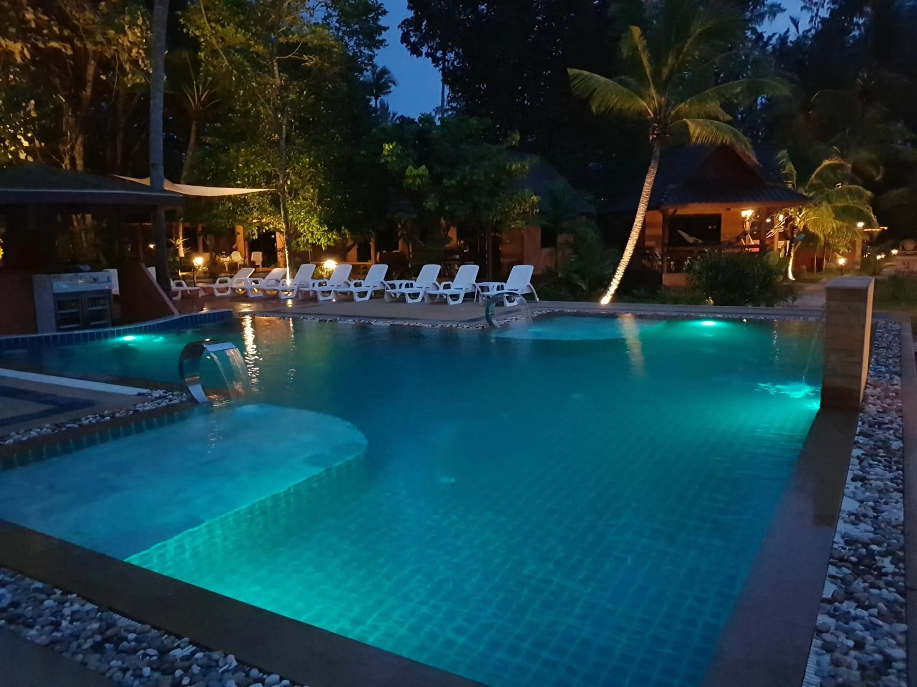 Swimming pool in Lanta Pearl Beach Resort