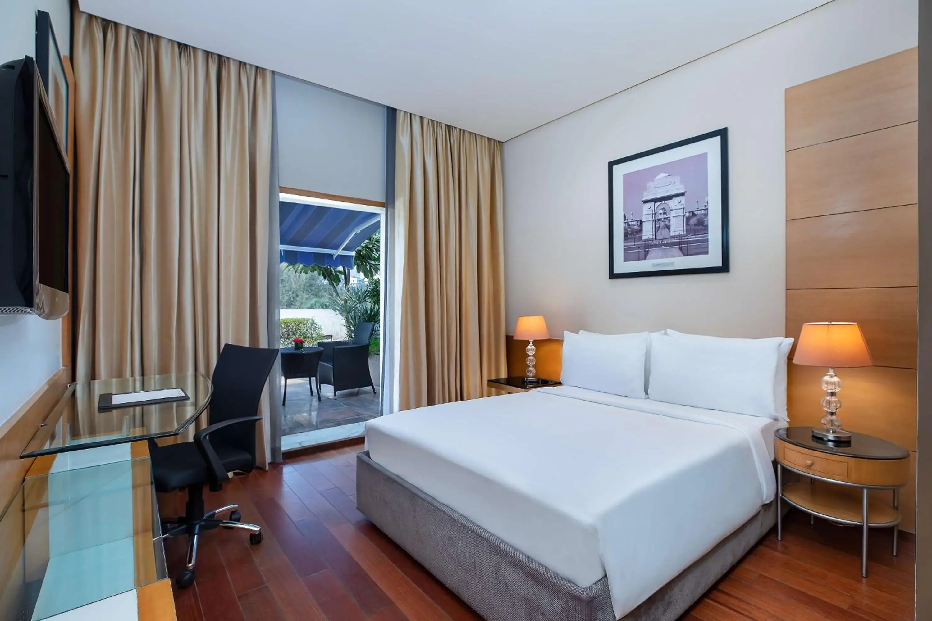 Superior Room with Balcony in Radisson Blu Marina Hotel Connaught Place Superior Room with Balcony in Radisson Blu Marina Hotel Connaught Place