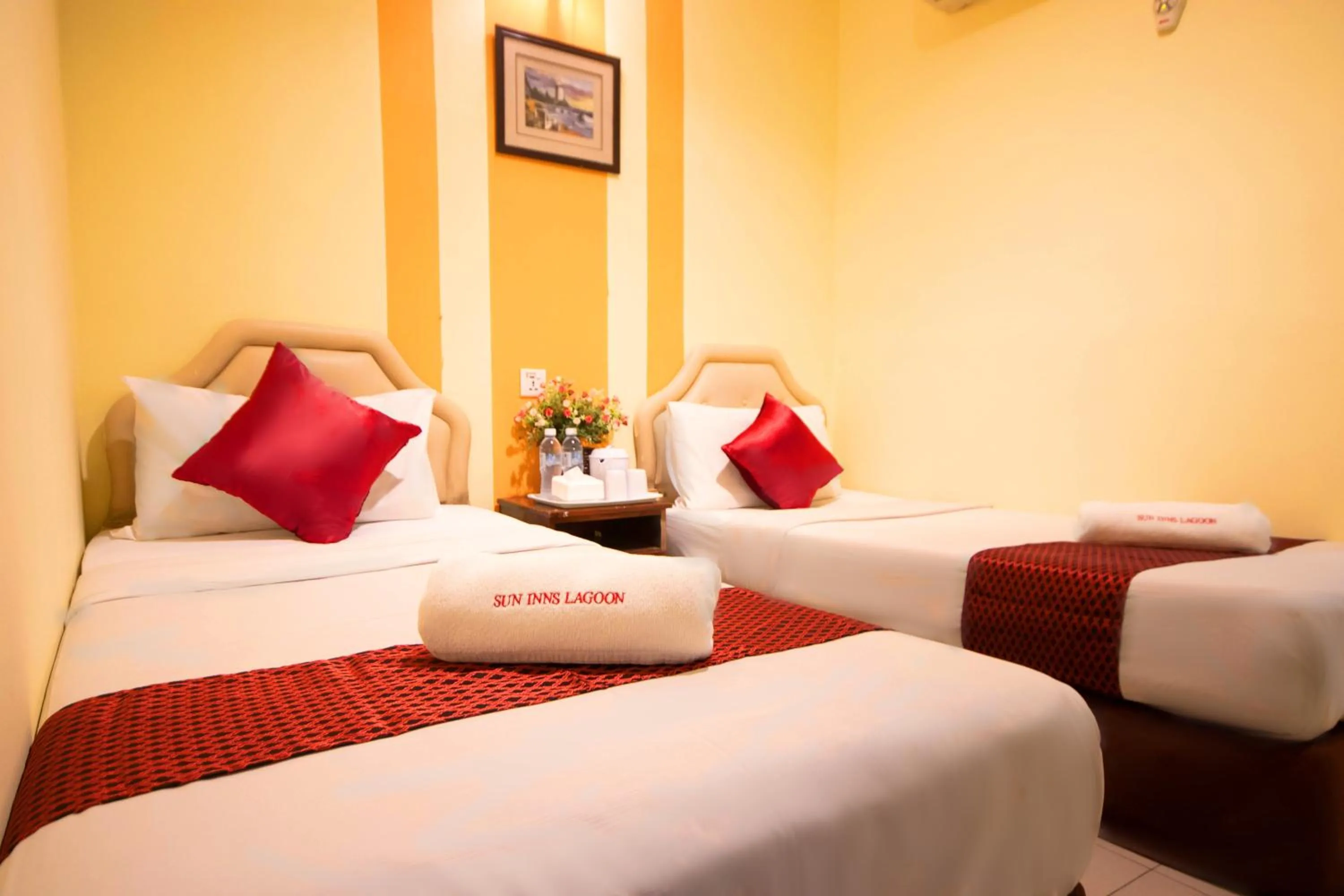 Bed in Sun Inns Hotel Lagoon near Sunway Lagoon Theme Park