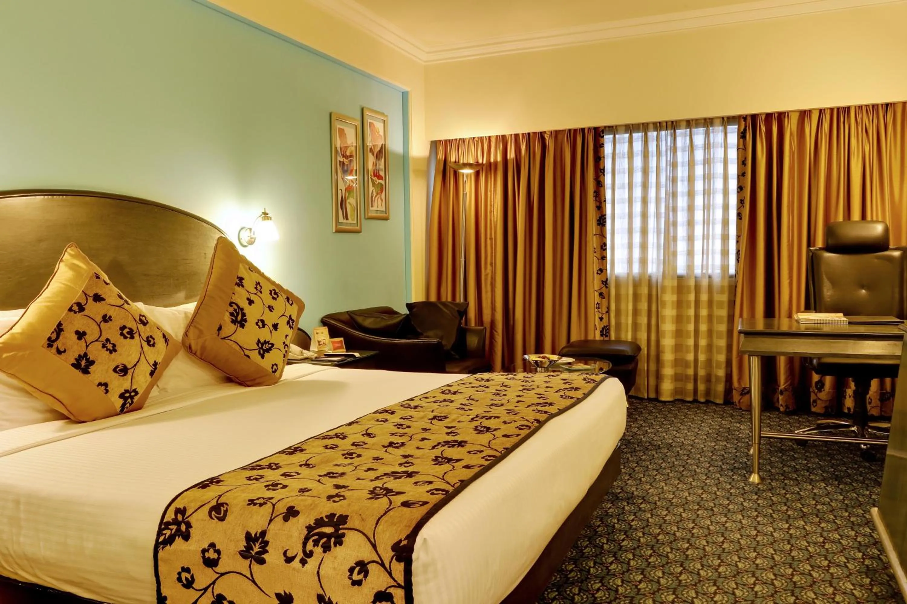 Bed in The Suryaa New Delhi