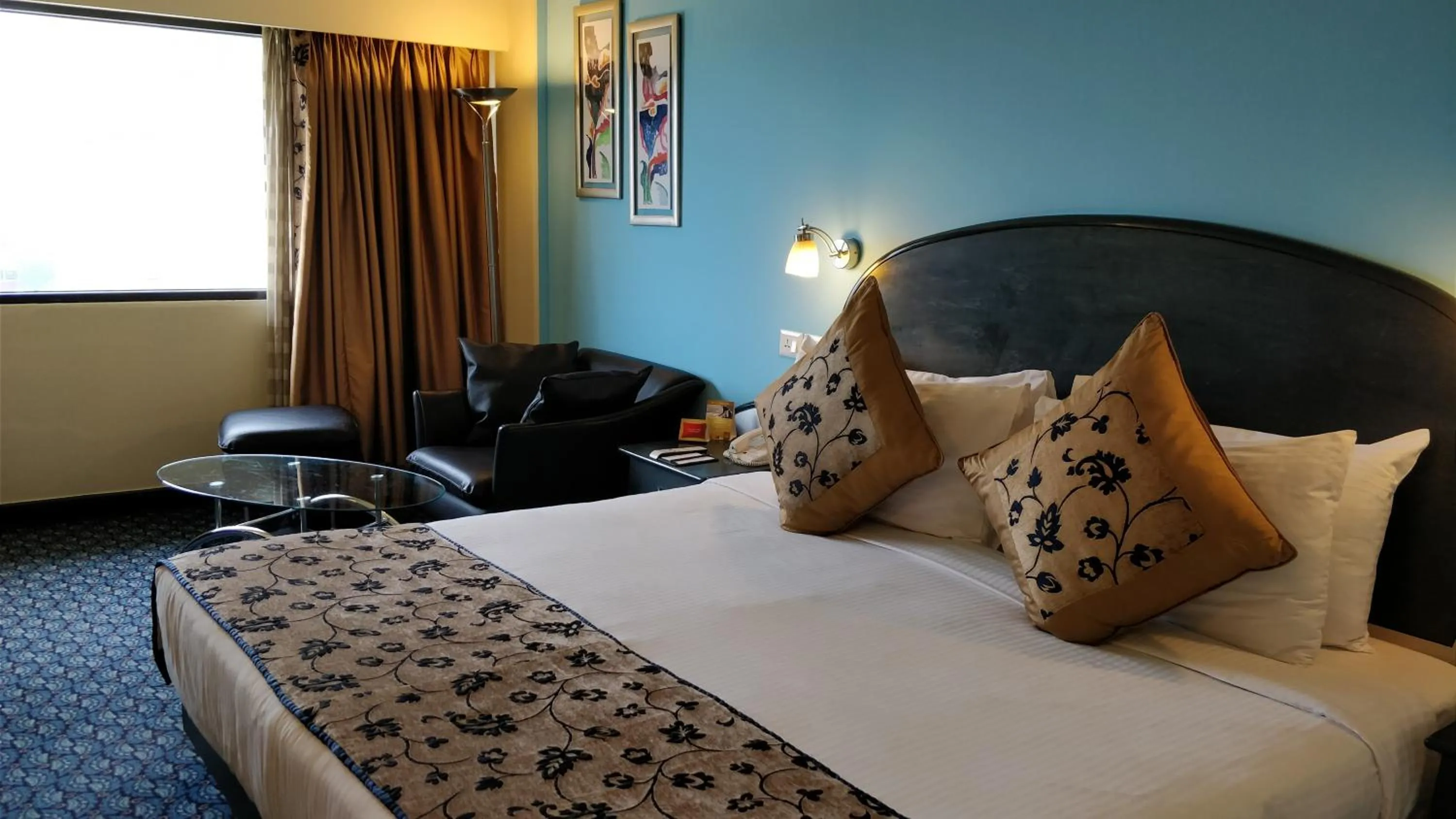 Bathroom, Bed in The Suryaa New Delhi