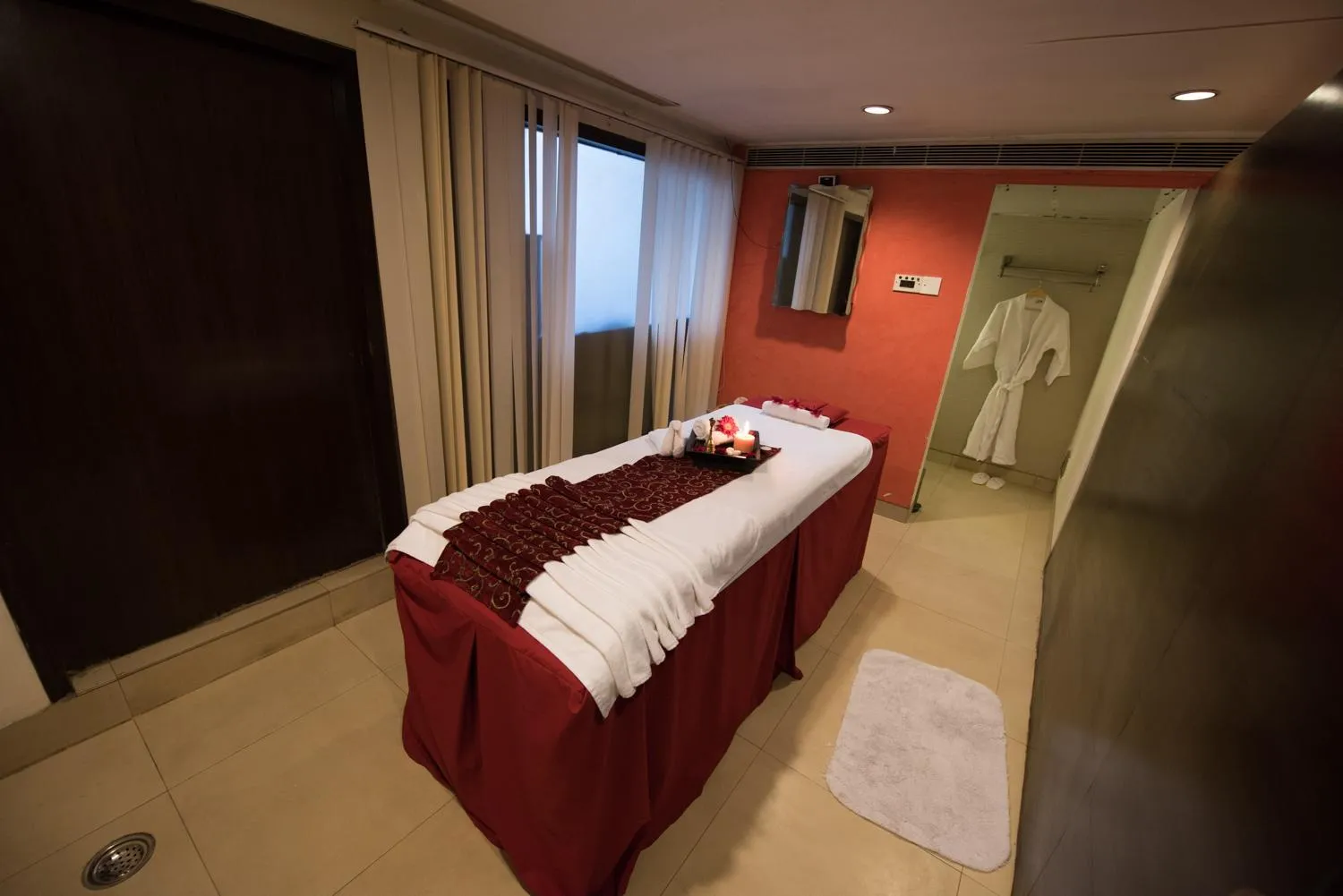Massage in The Suryaa New Delhi