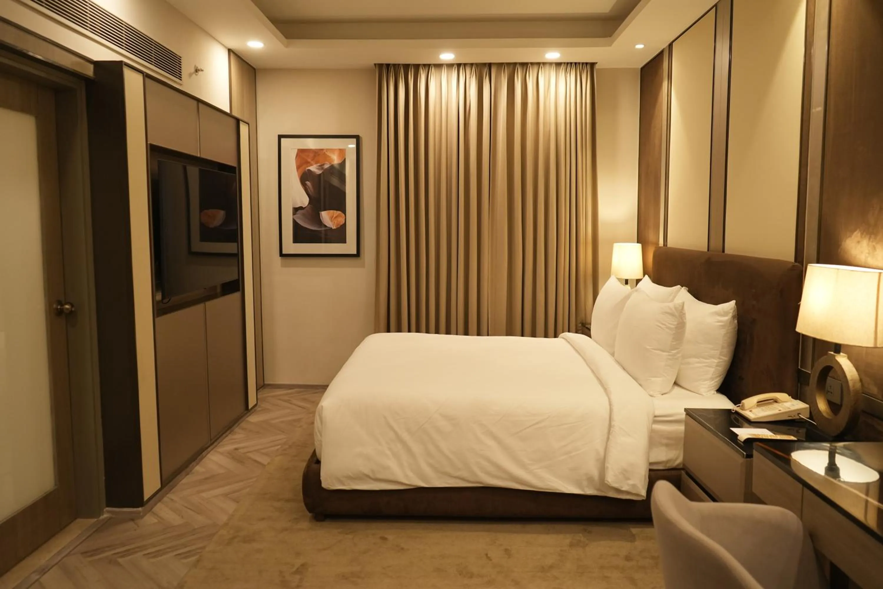 Bed in The Suryaa New Delhi
