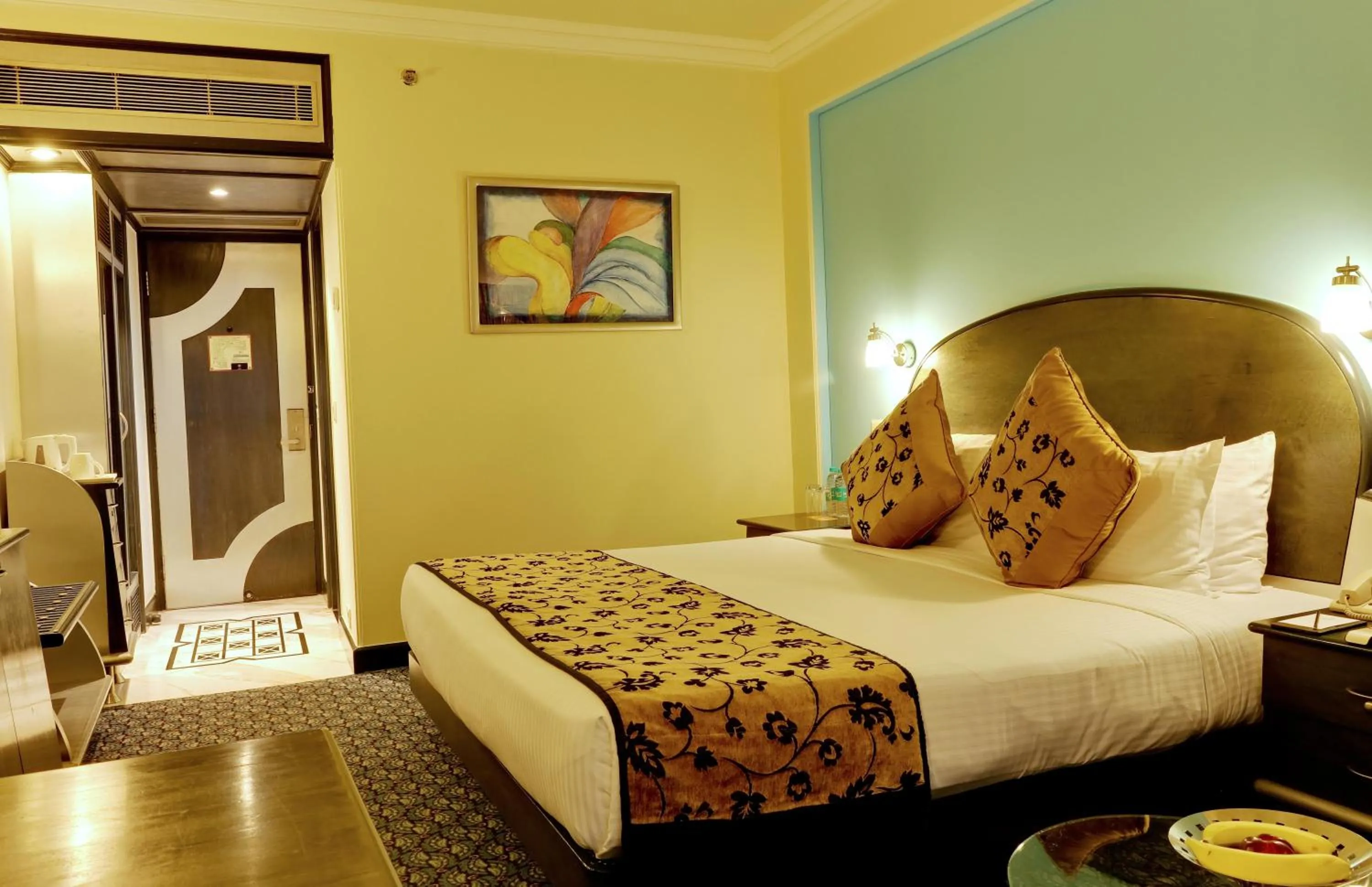 Bedroom, Bed in The Suryaa New Delhi