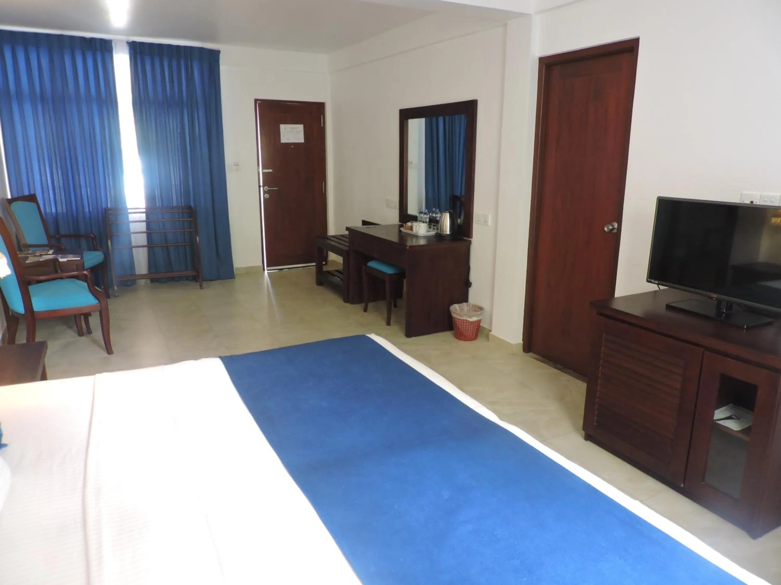 TV and multimedia, Bed in Pigeon Island Beach Resort and Spa