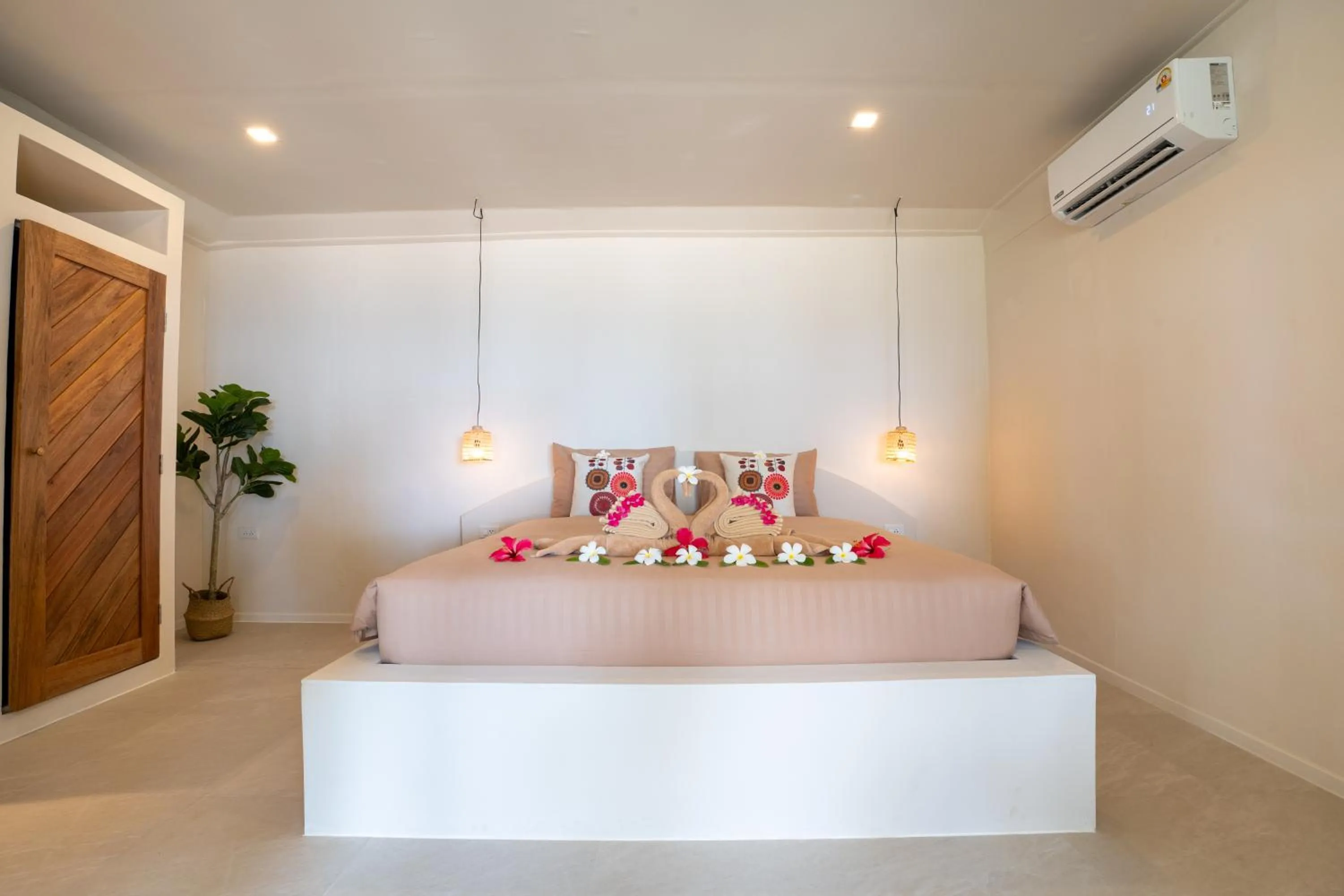 Bed in Relax Bay Beach Resort