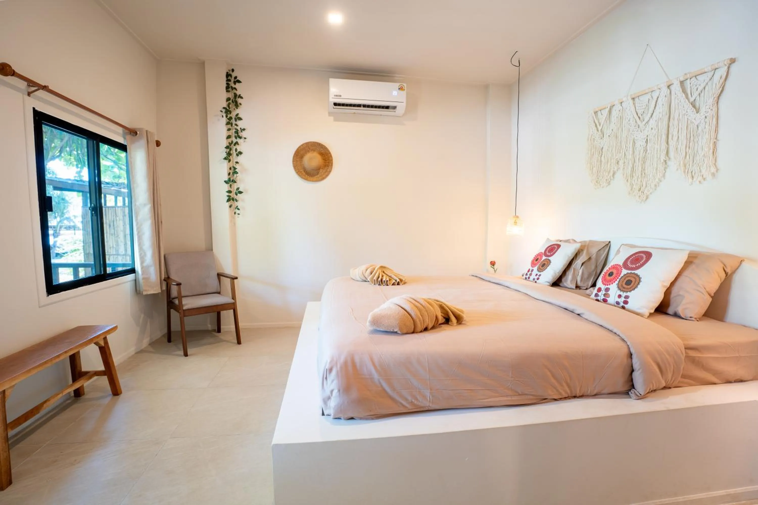 Bedroom, Bed in Relax Bay Beach Resort