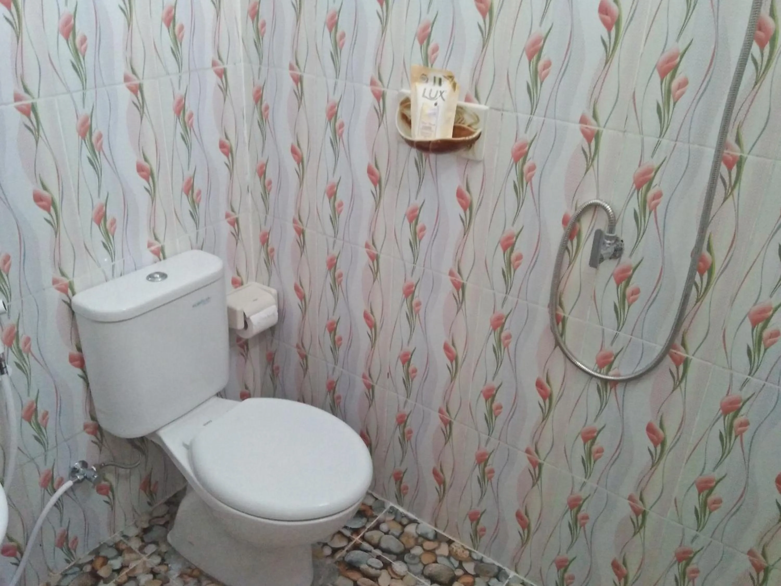 Shower in Rama Homestay